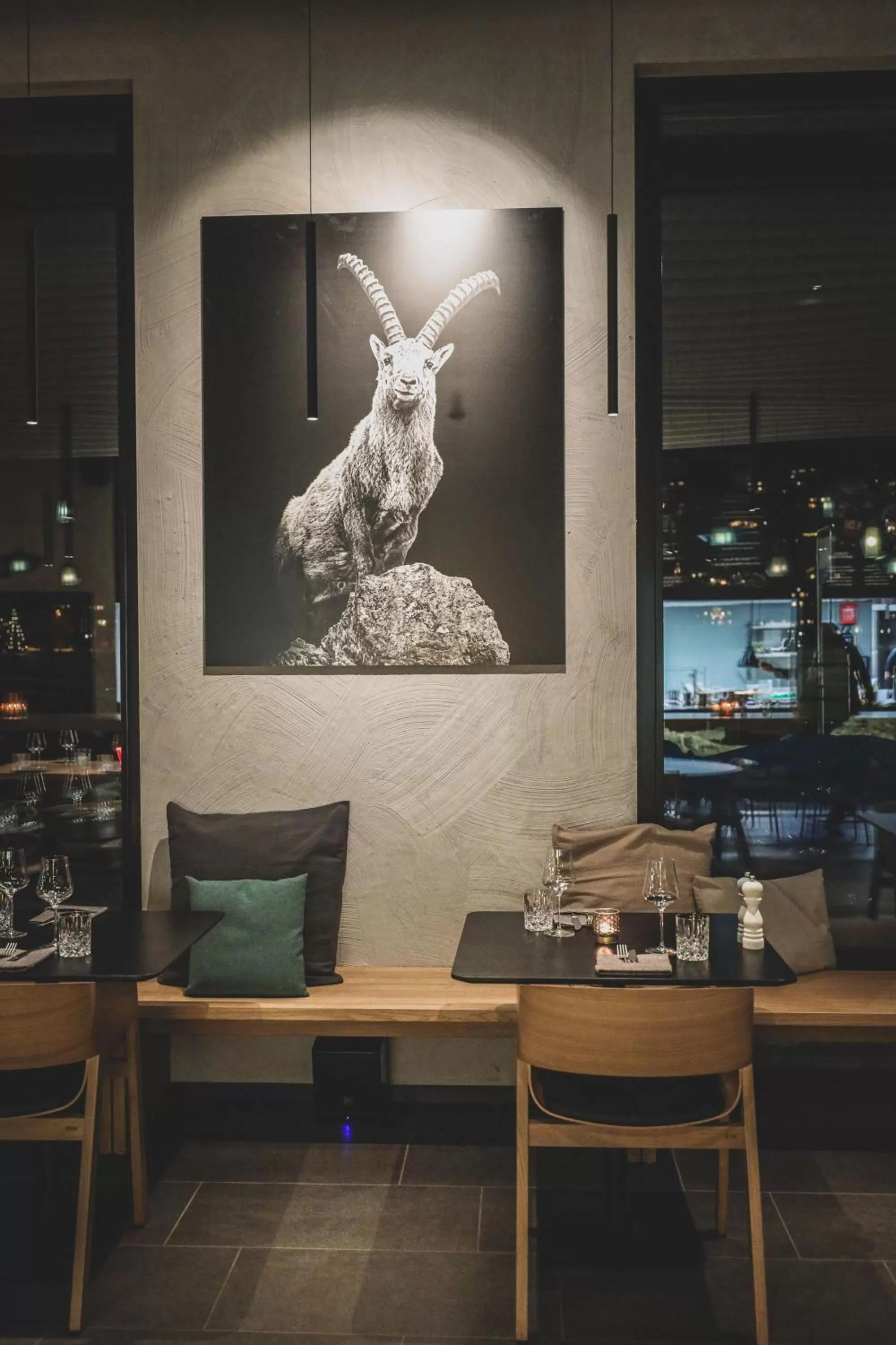 Restaurant/places to eat in AVES Hotel&Apartment Arosa