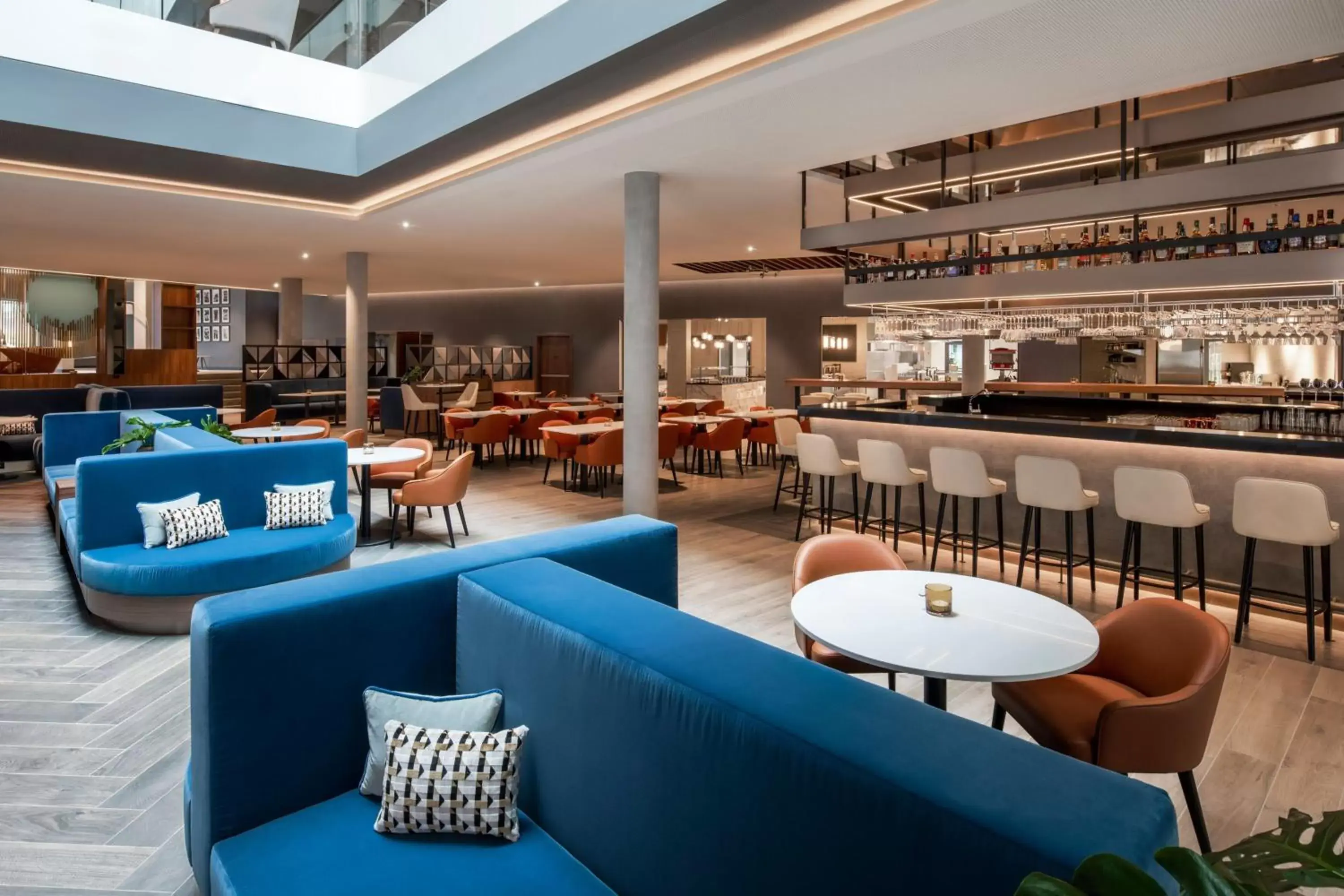 Restaurant/places to eat, Lounge/Bar in Geneva Marriott Hotel