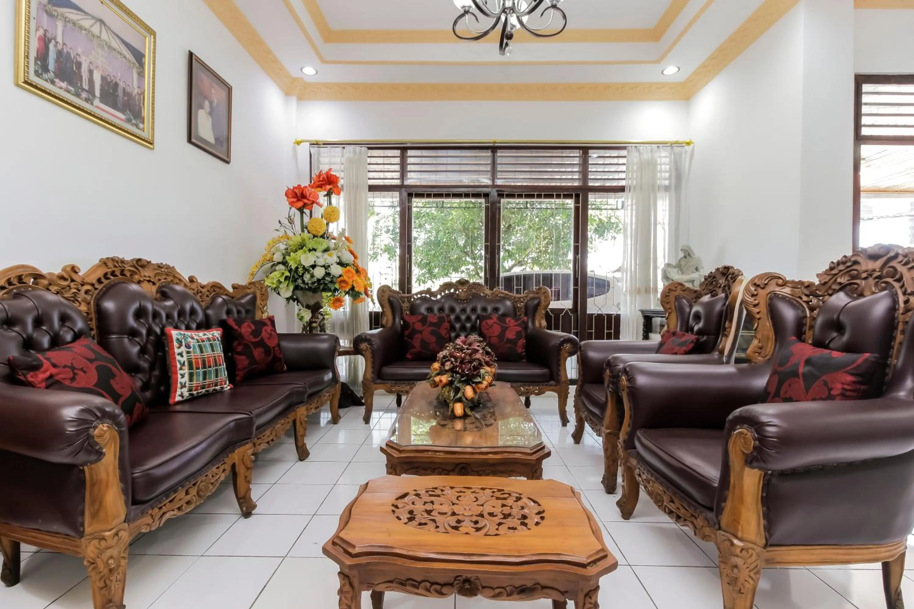 Area and facilities in RedDoorz near Sam Ratulangi Airport Manado