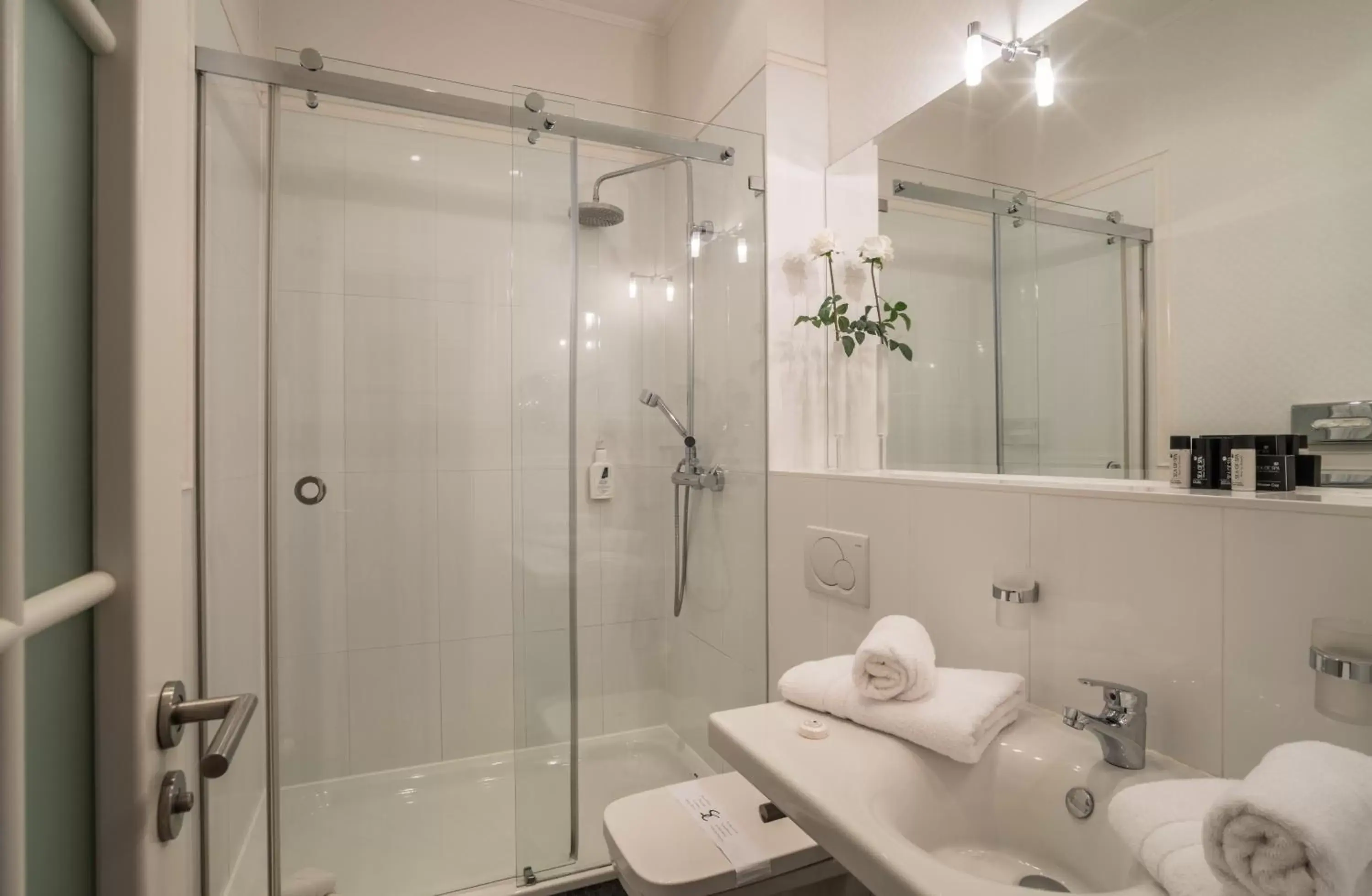 Shower, Bathroom in Hotel Augusta Am Kurfürstendamm