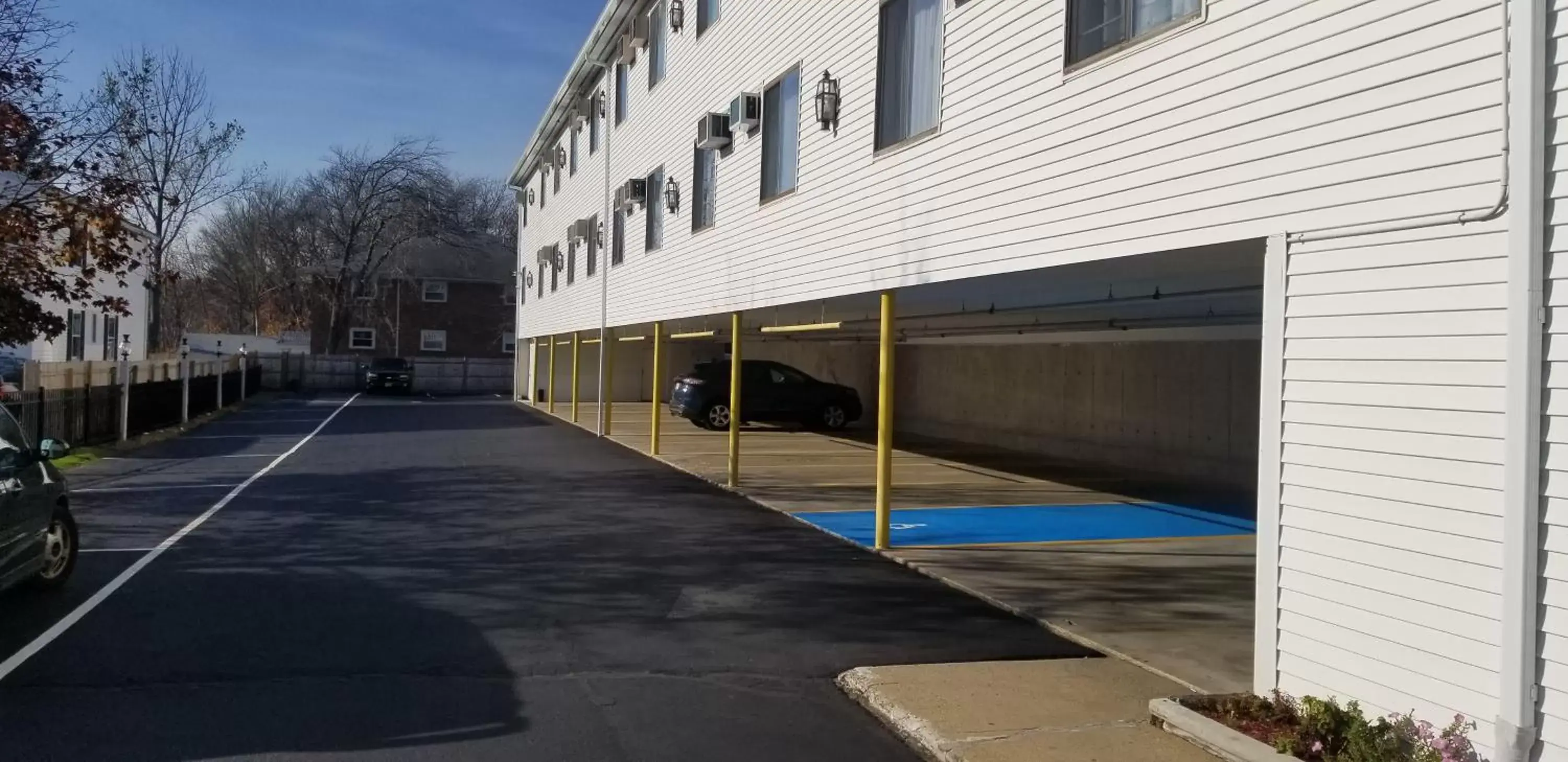 Property building in Hampton Village Inn Property building in Hampton Village Inn