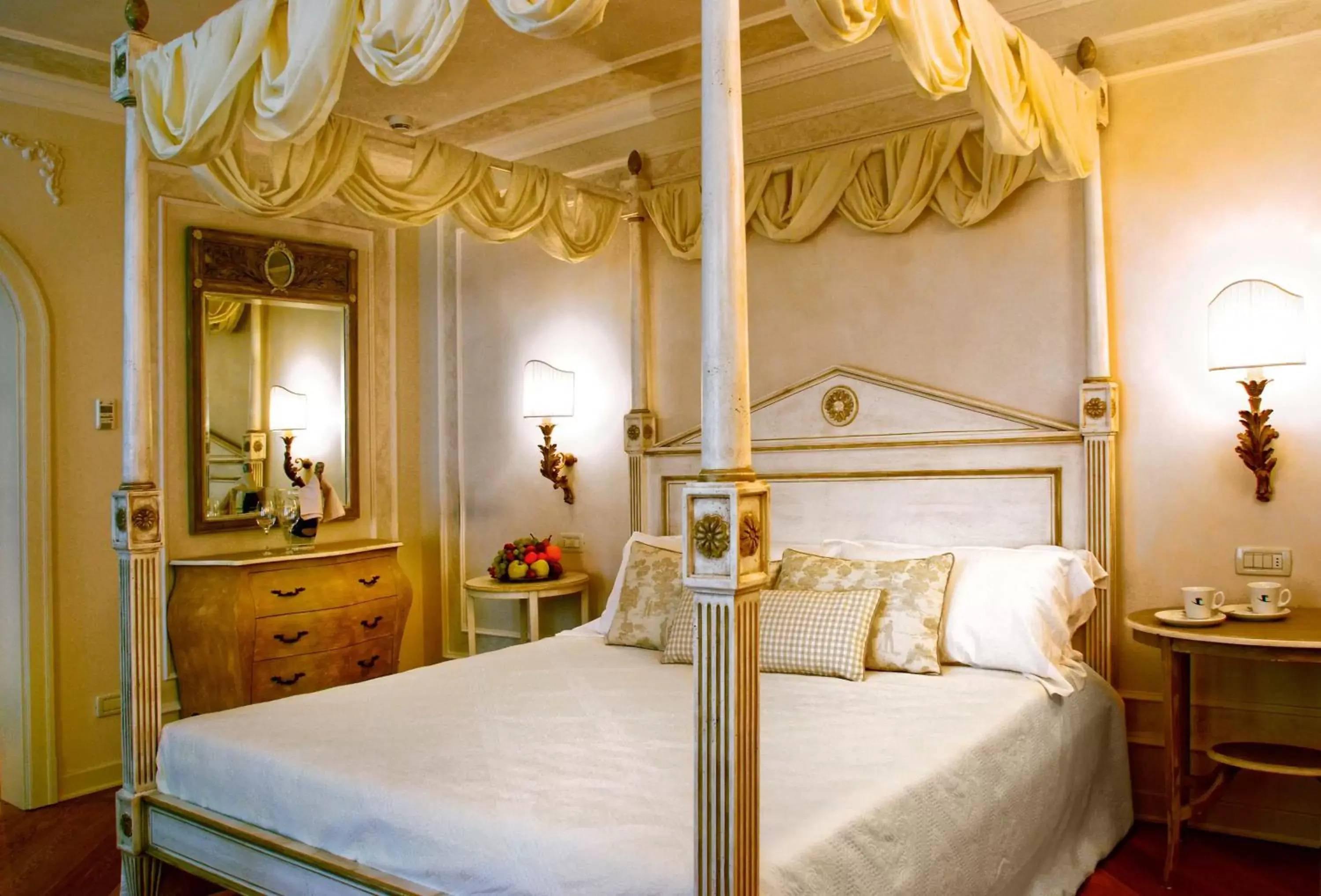 Bedroom, Bed in Chervò Golf Hotel Spa, Resort & Apartment San Vigilio