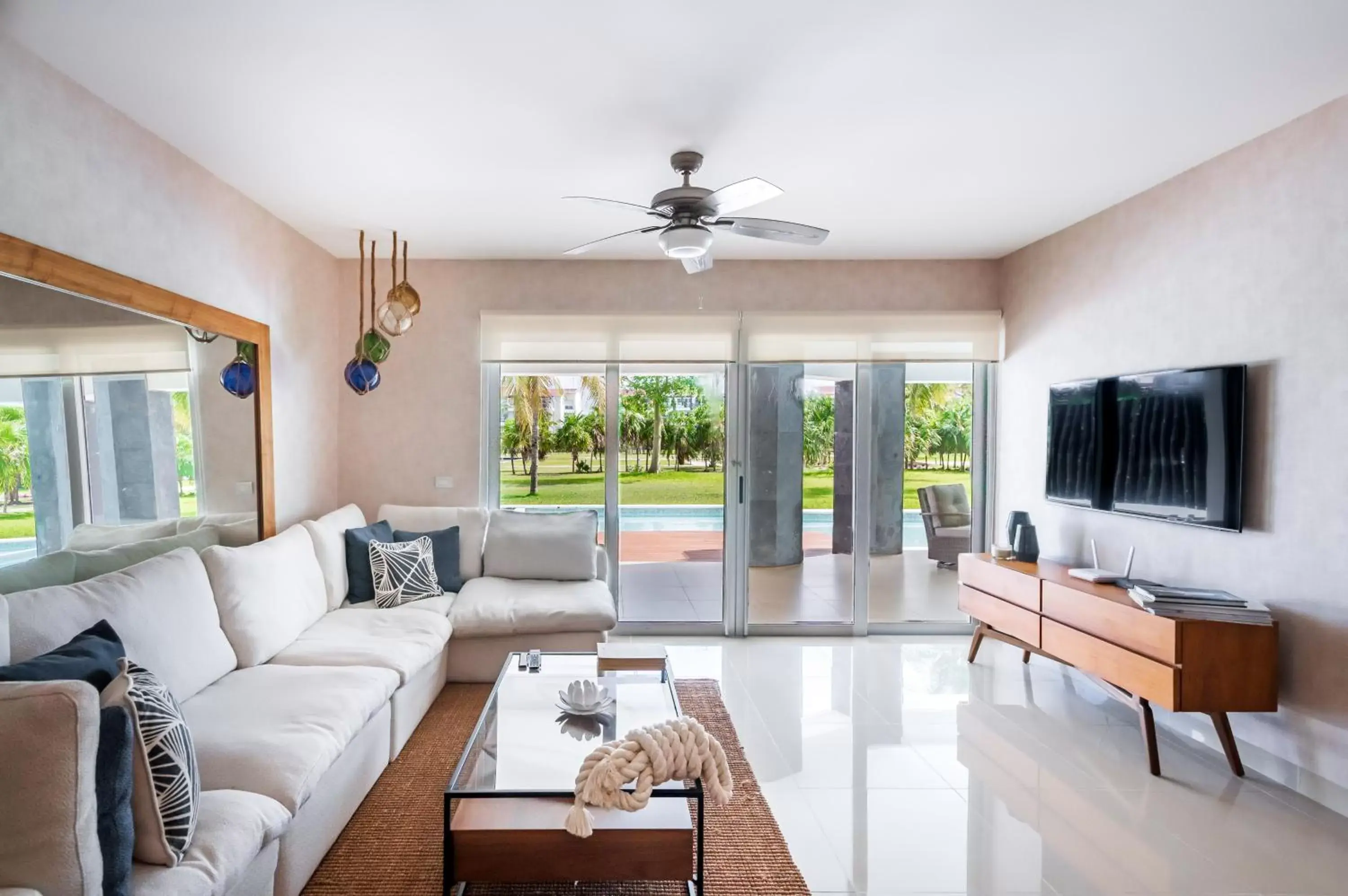 TV and multimedia, Seating Area in Mareazul Beach Front Condos At playa del Carmen