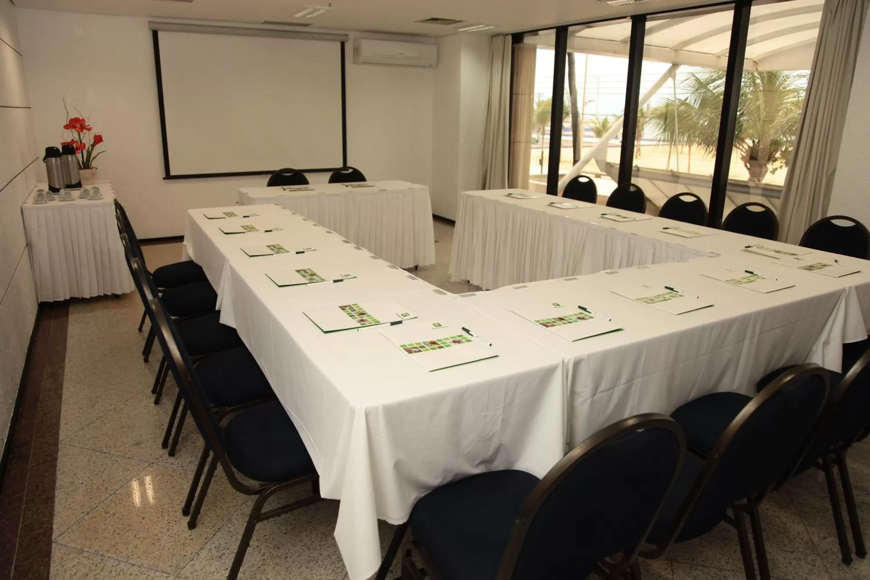 Meeting/conference room in Holiday Inn Fortaleza, an IHG Hotel