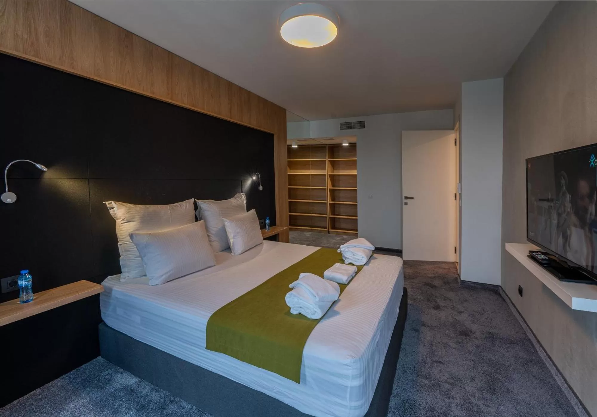 Bed in Adella Boutique Hotel - Free Secured Parking