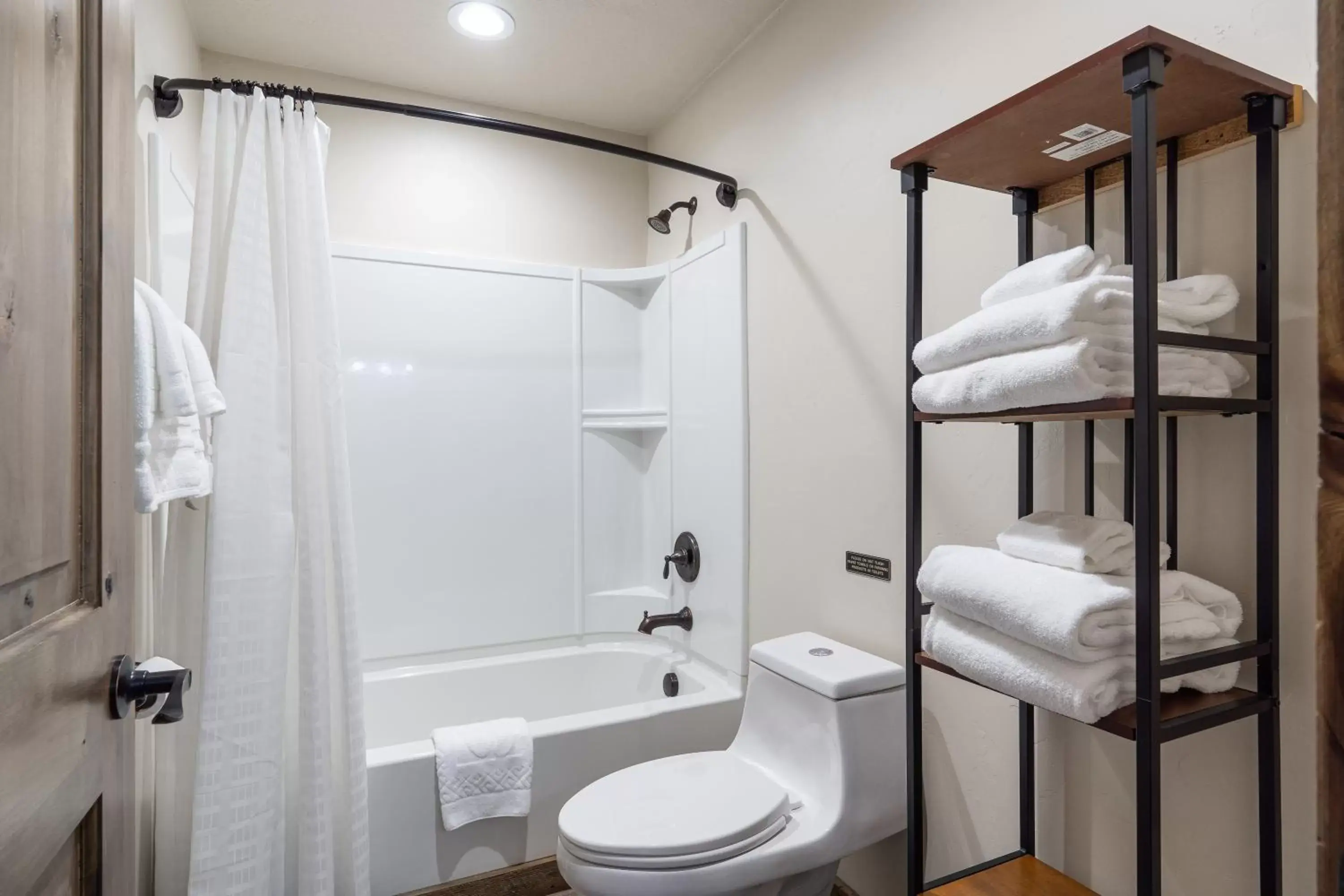 Shower, Bathroom in The Adventure Inn Yellowstone