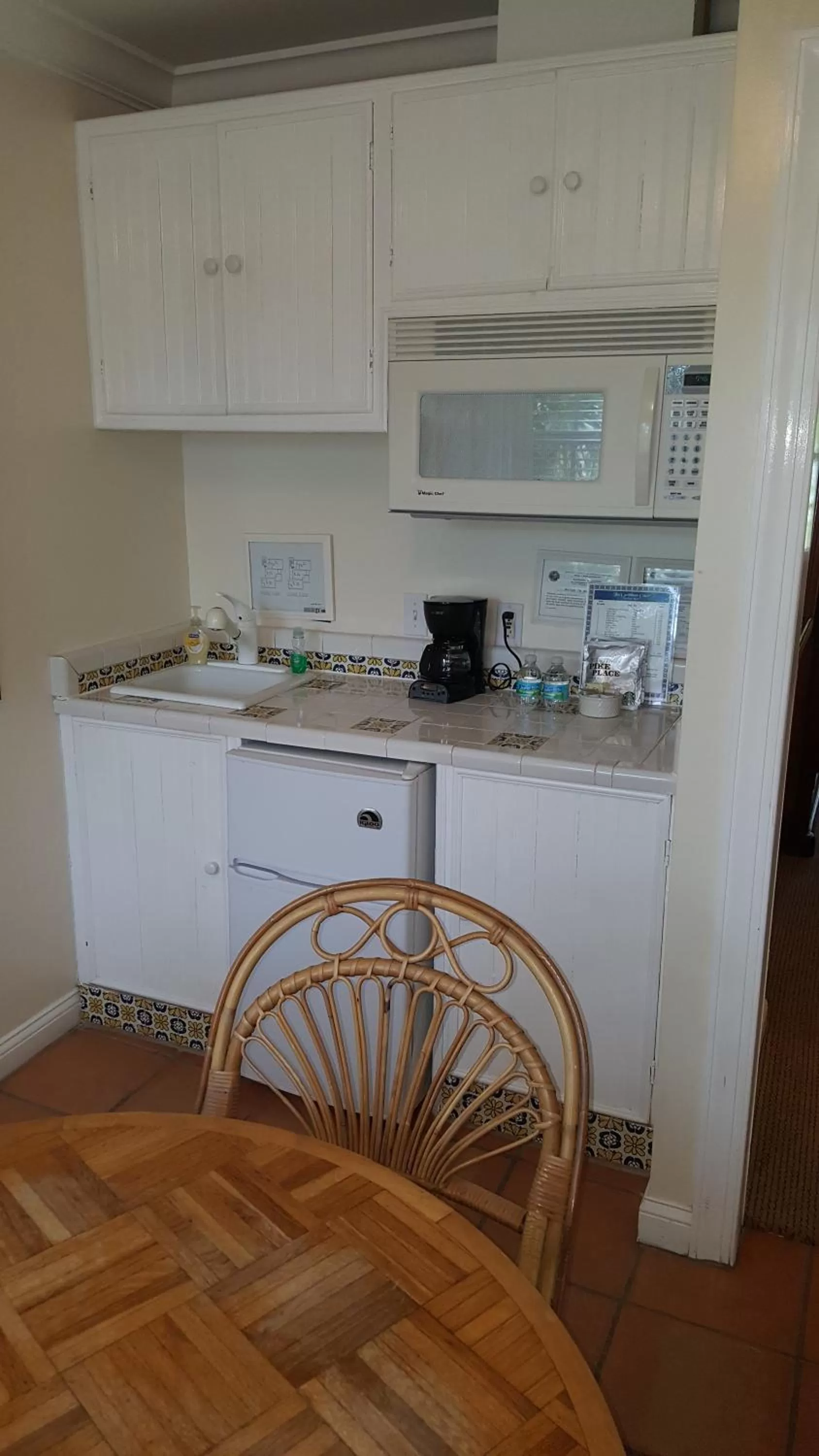 Kitchen or kitchenette in The Caribbean Court Boutique Hotel