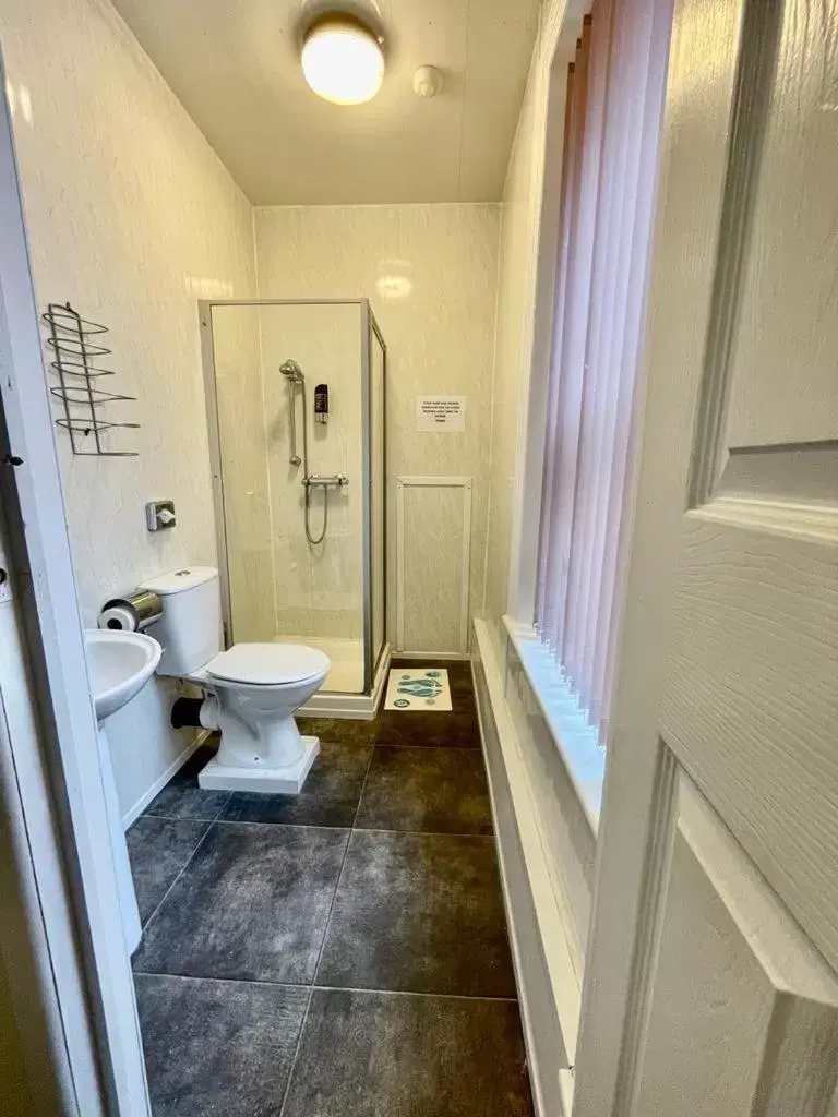 Shower, Bathroom in Hayward Hotel