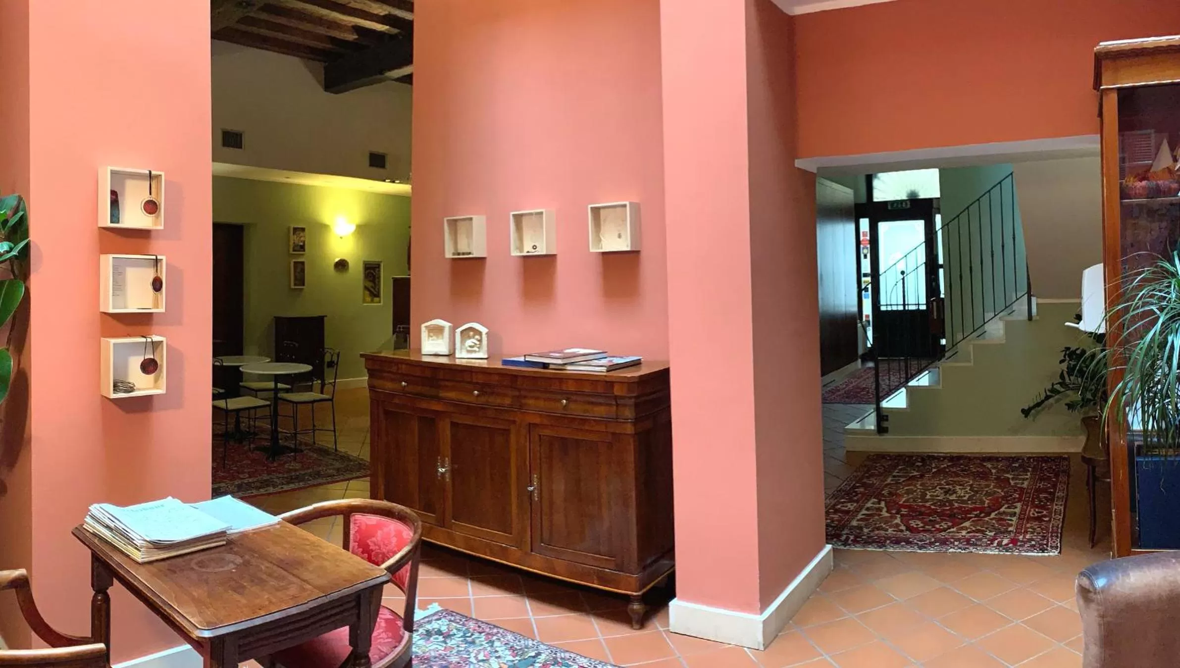 Communal lounge/ TV room in Hotel De Prati