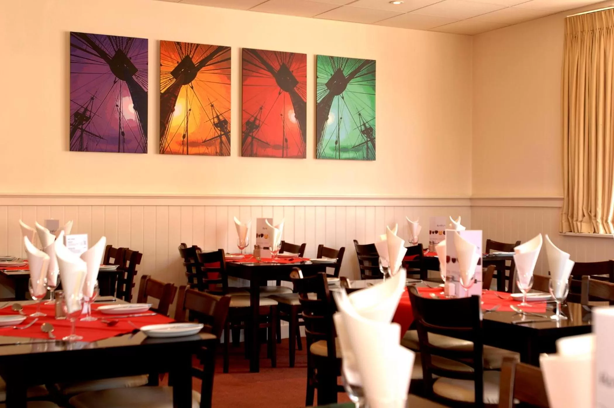 Restaurant/places to eat in Royal Maritime Hotel