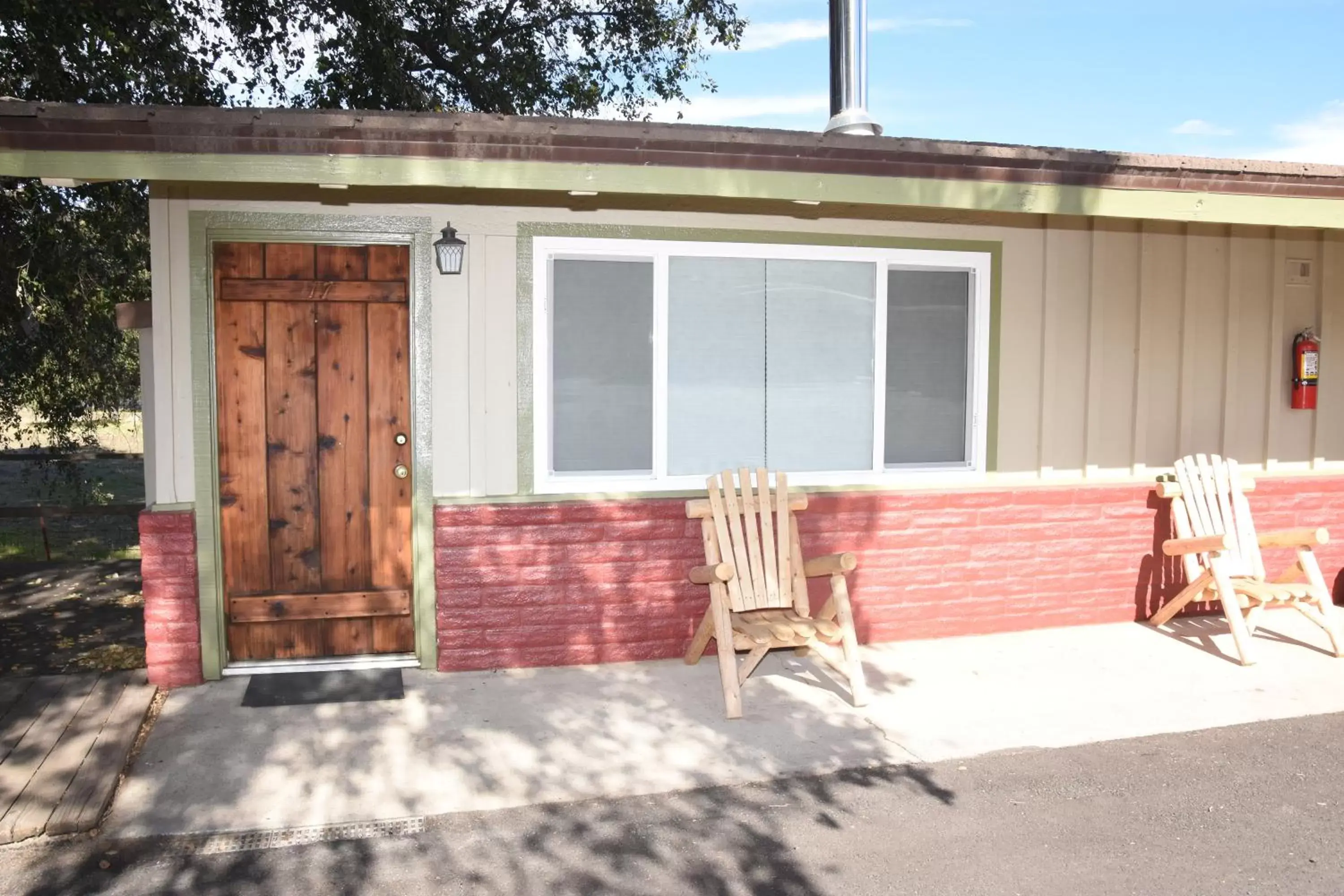 Property building in Apple Tree Inn