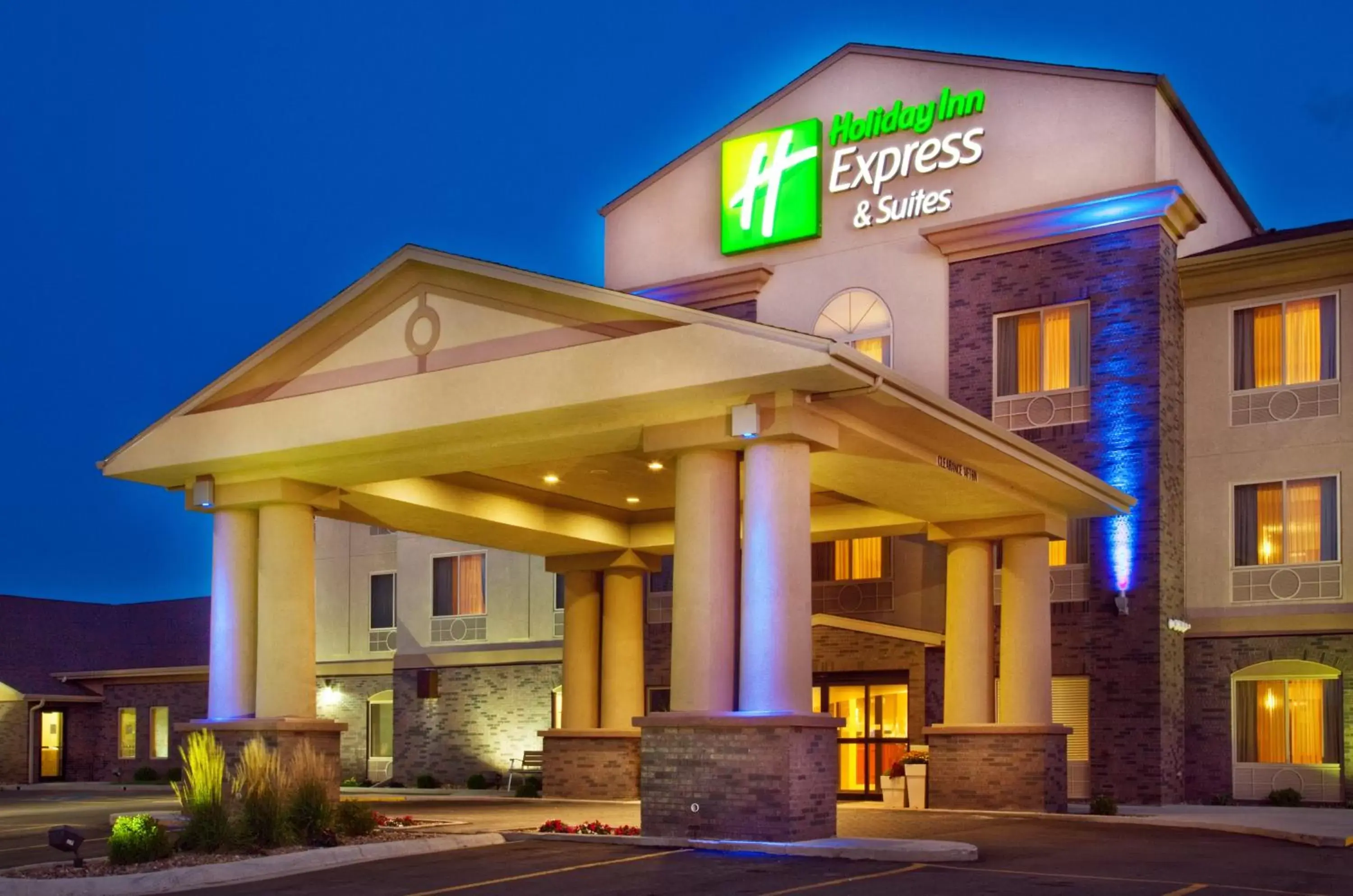 Property Building in Holiday Inn Express Hotel & Suites Sheldon, an IHG Hotel