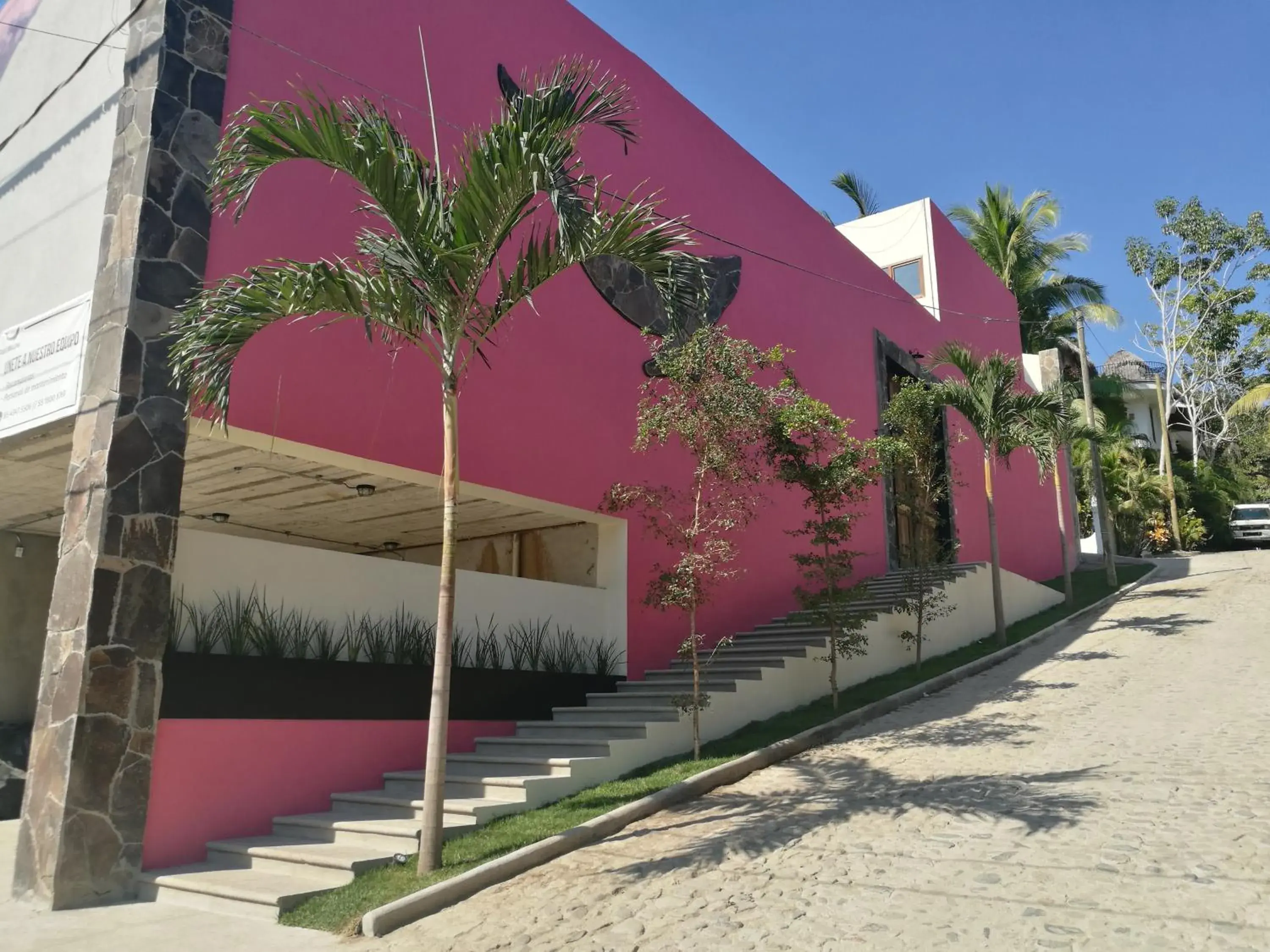 Facade/entrance, Property Building in Casa de la Ballena