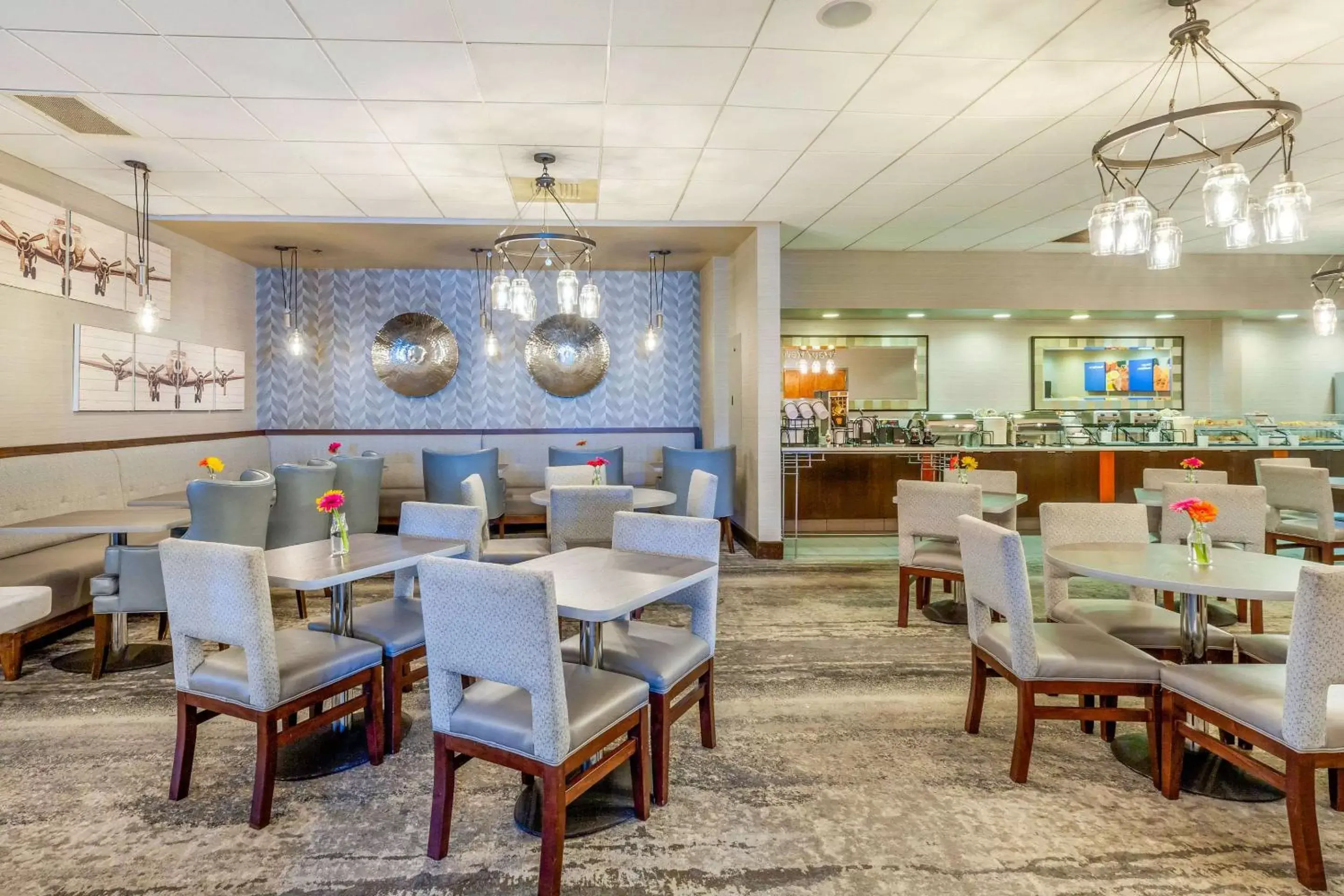 Restaurant/Places to Eat in Comfort Inn & Suites Logan International Airport