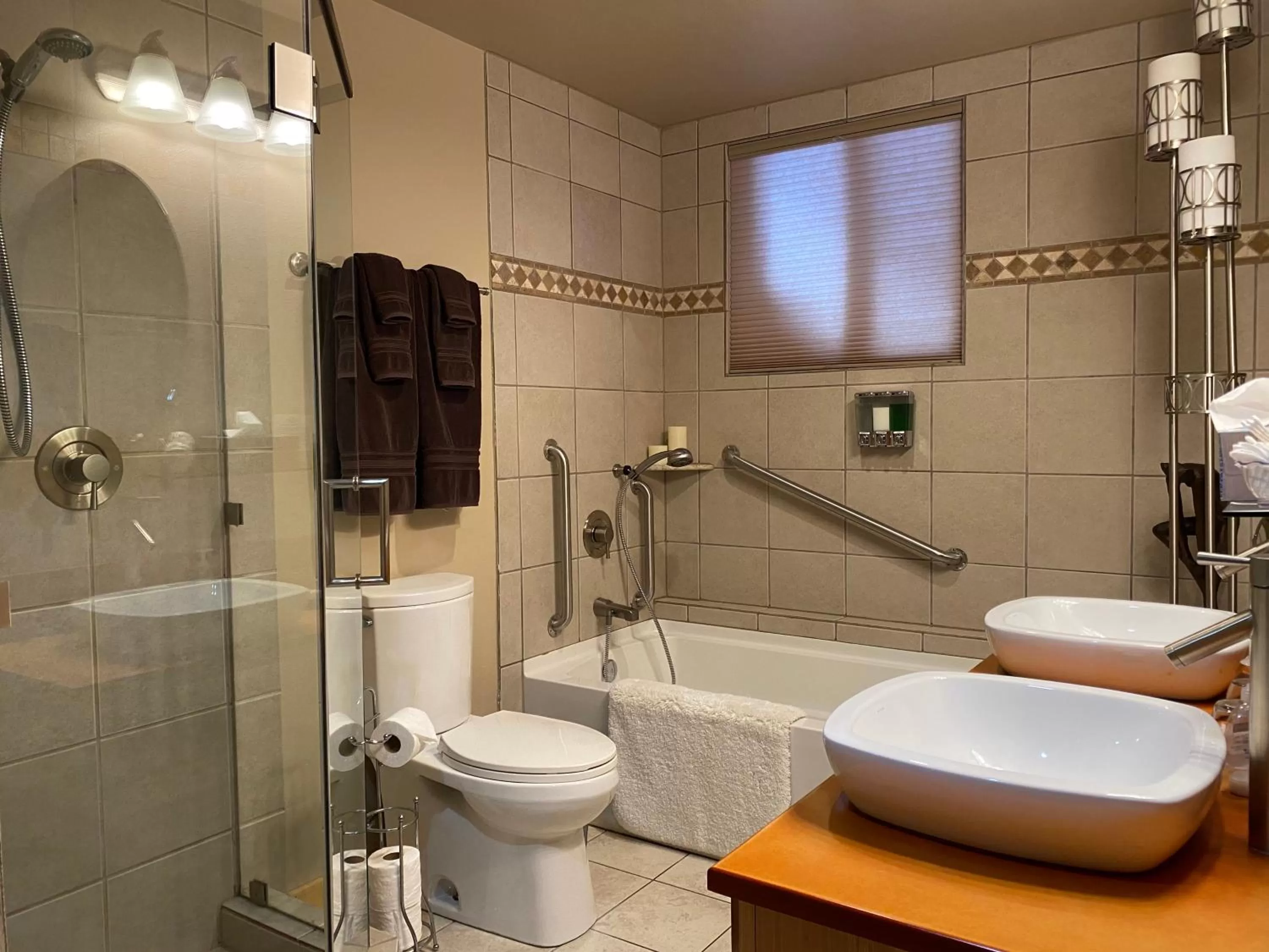 Shower, Bathroom in Twisp River Suites