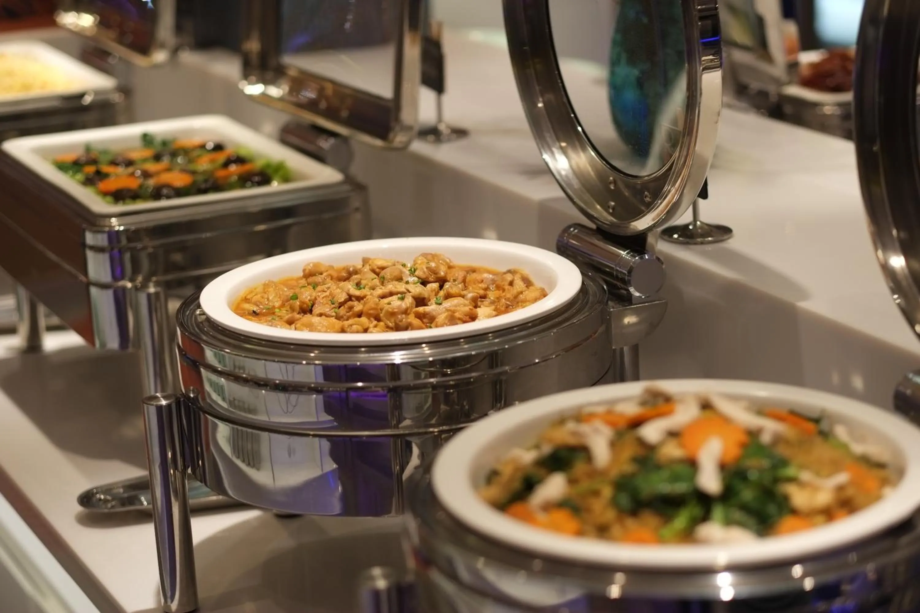 Restaurant/places to eat in Bizotel Premier Hotel & Residence