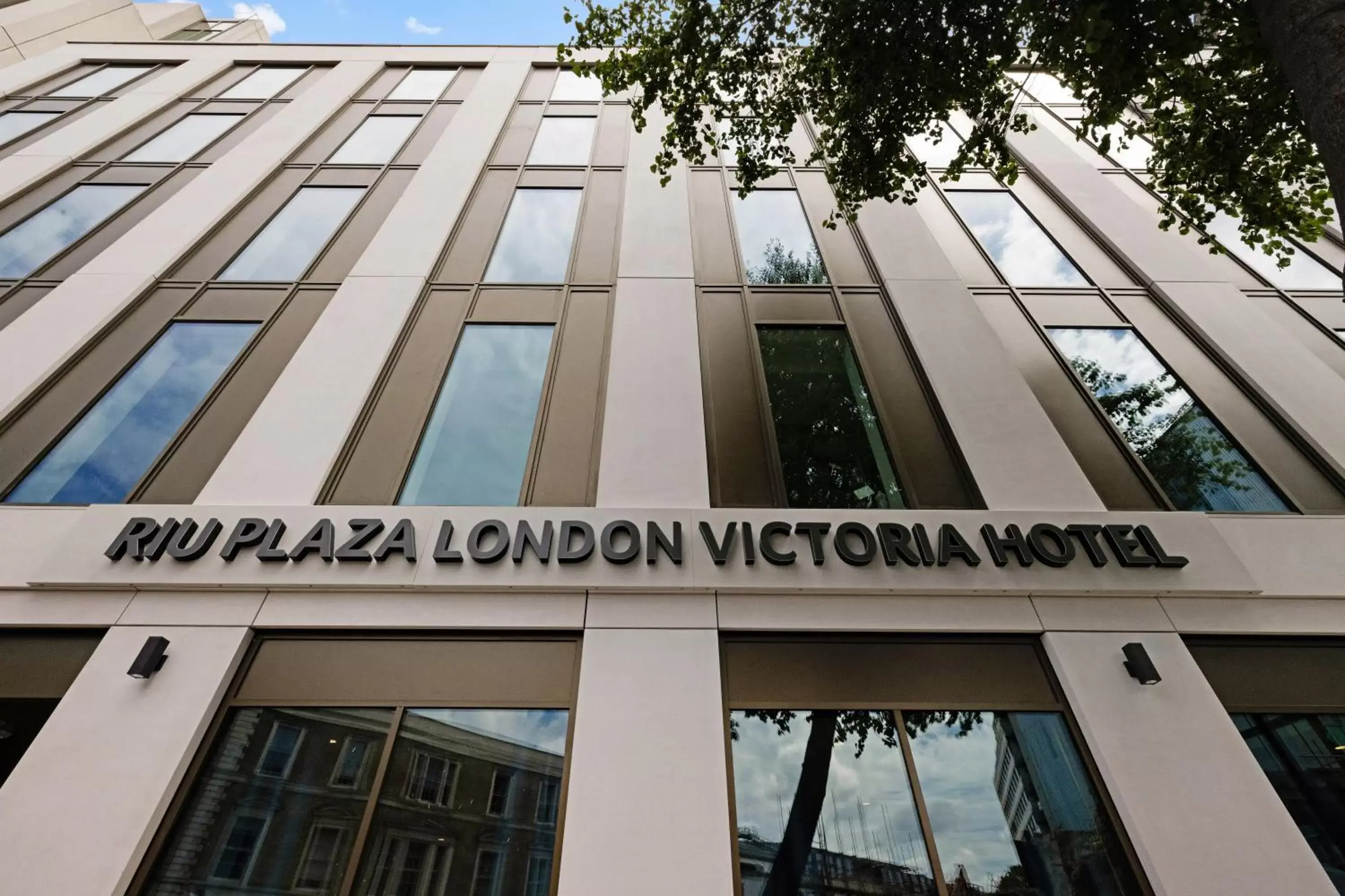 Facade/entrance, Property Building in Riu Plaza London Victoria