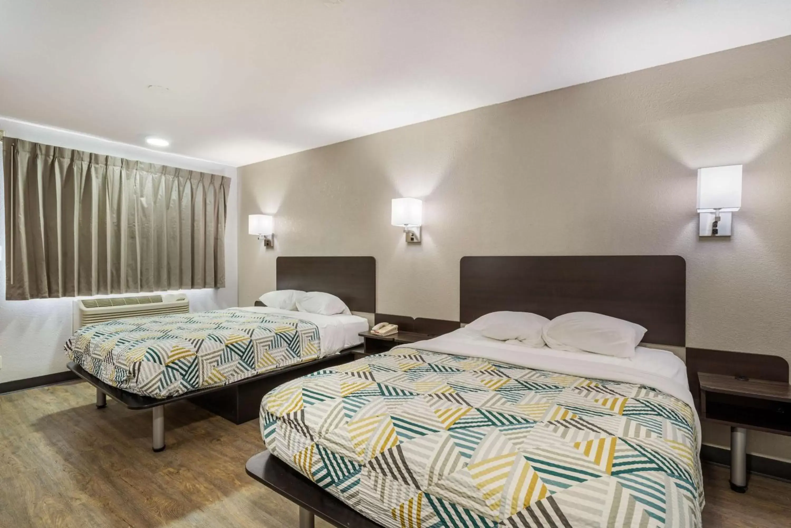 Photo of the whole room, Bed in Motel 6-Sandston, VA - Richmond, Va