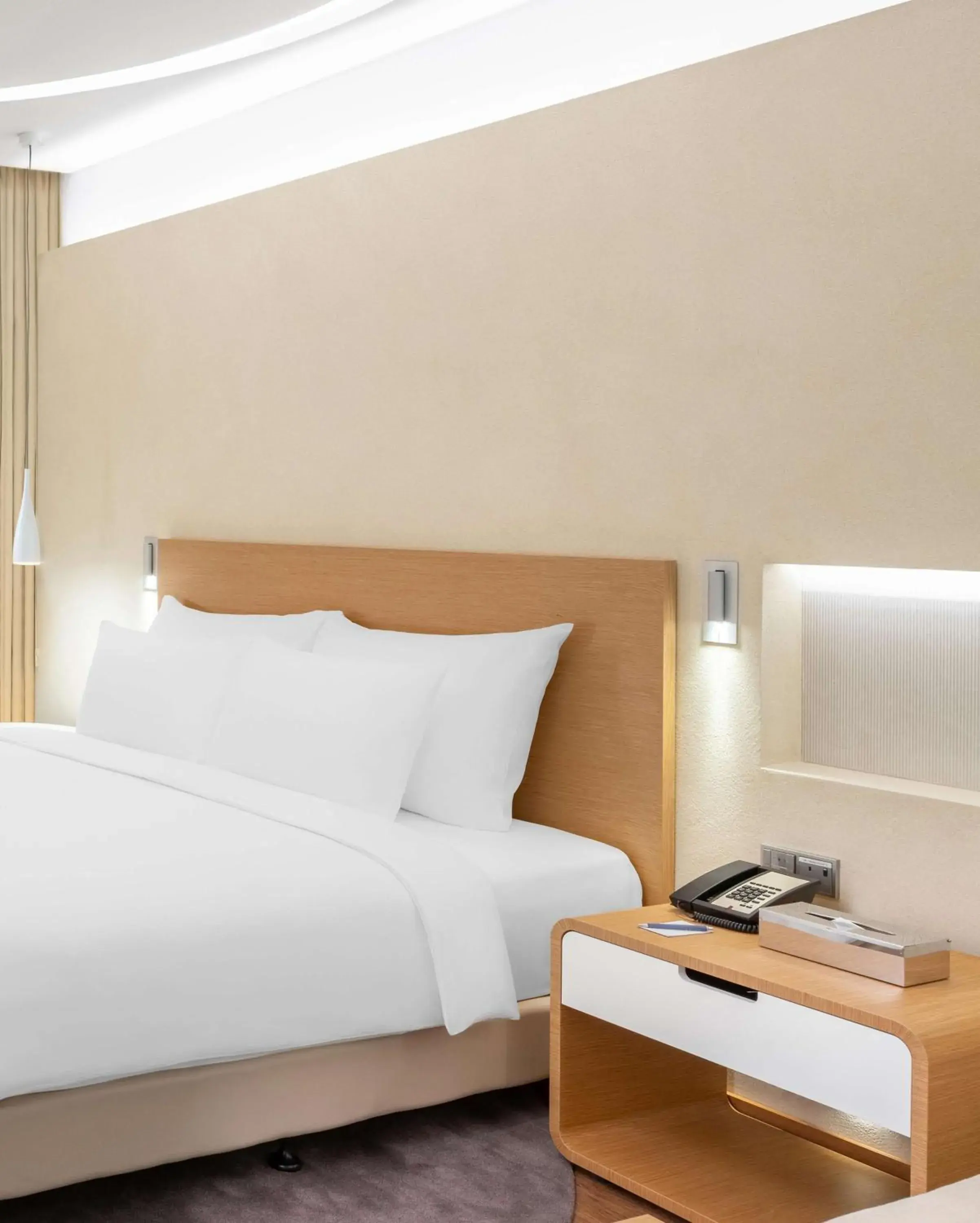 Bedroom, Bed in Radisson Blu Hotel & Residence, Riyadh Diplomatic Quarter