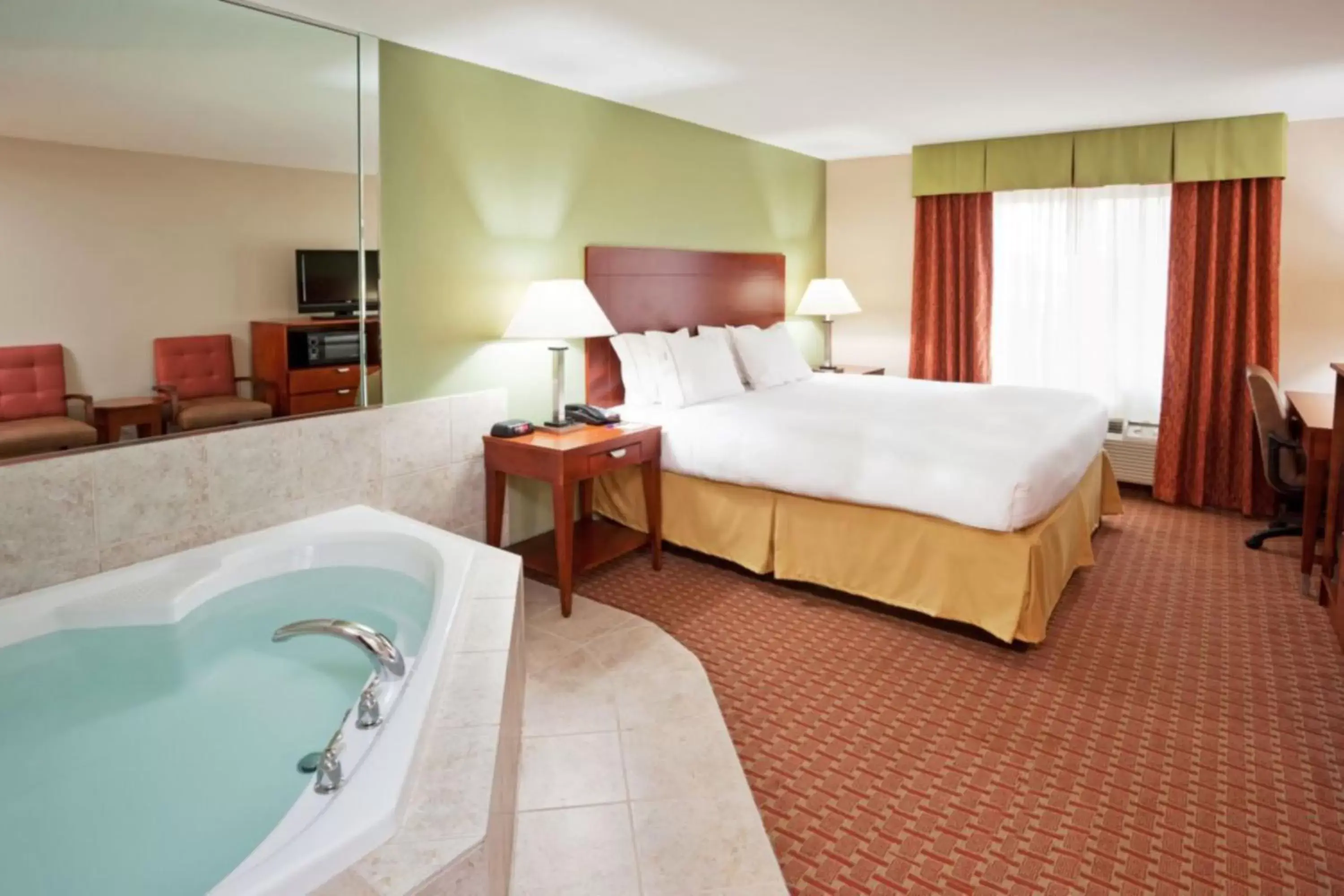 Photo of the whole room, Bed in Holiday Inn Express & Suites Niagara Falls, an IHG Hotel