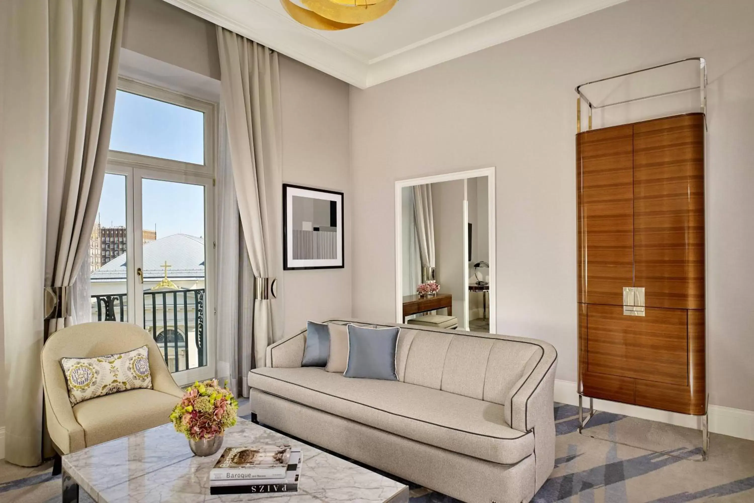 Living room in Al Habtoor Palace Budapest, Preferred Hotels & Resorts Living room in Al Habtoor Palace Budapest, Preferred Hotels & Resorts