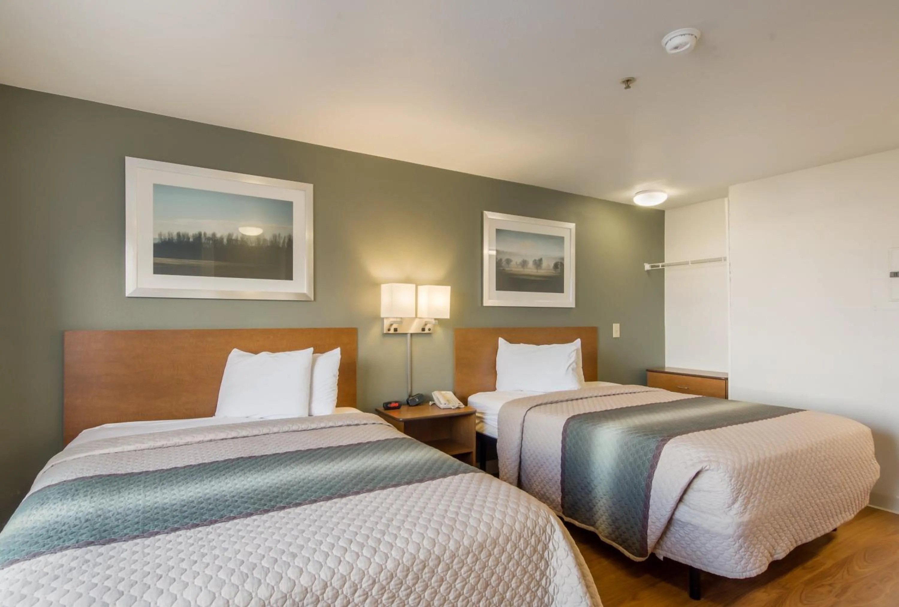 Photo of the whole room, Bed in HomeTowne Studios by Red Roof Denver - Airport/Aurora