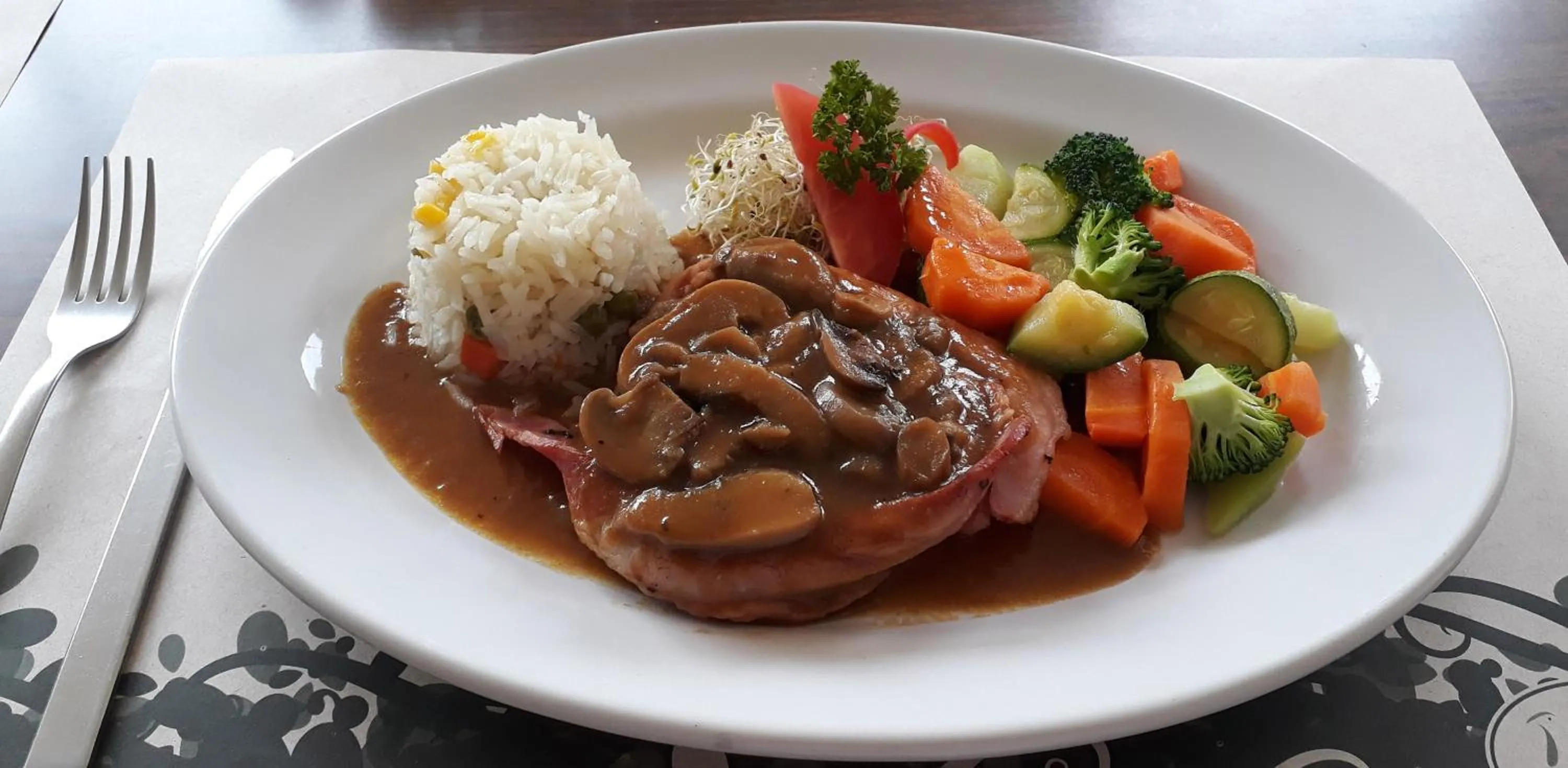 Restaurant/places to eat in Hotel Isabel