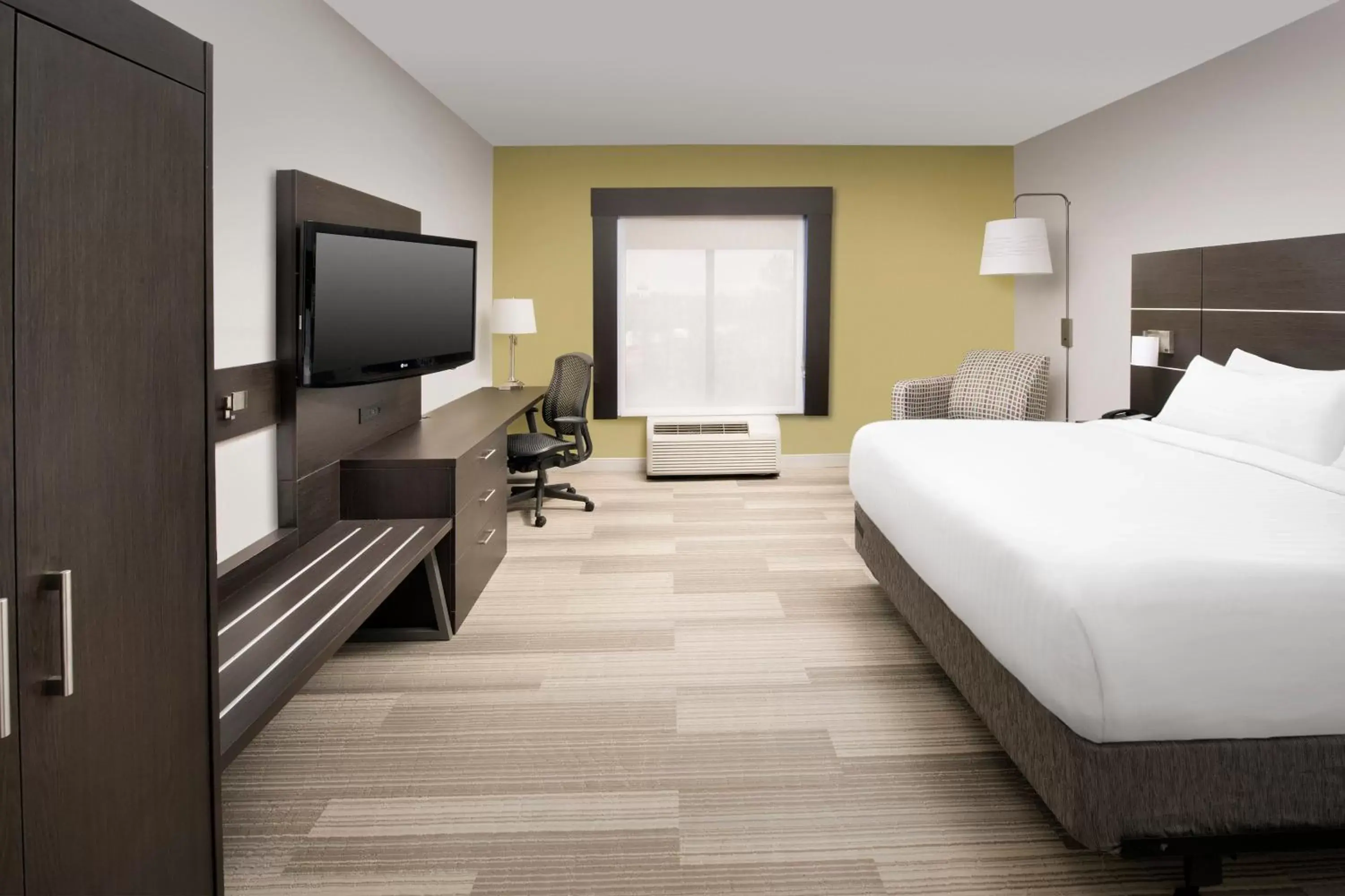 Photo of the whole room in Holiday Inn Express Knoxville-Strawberry Plains, an IHG Hotel