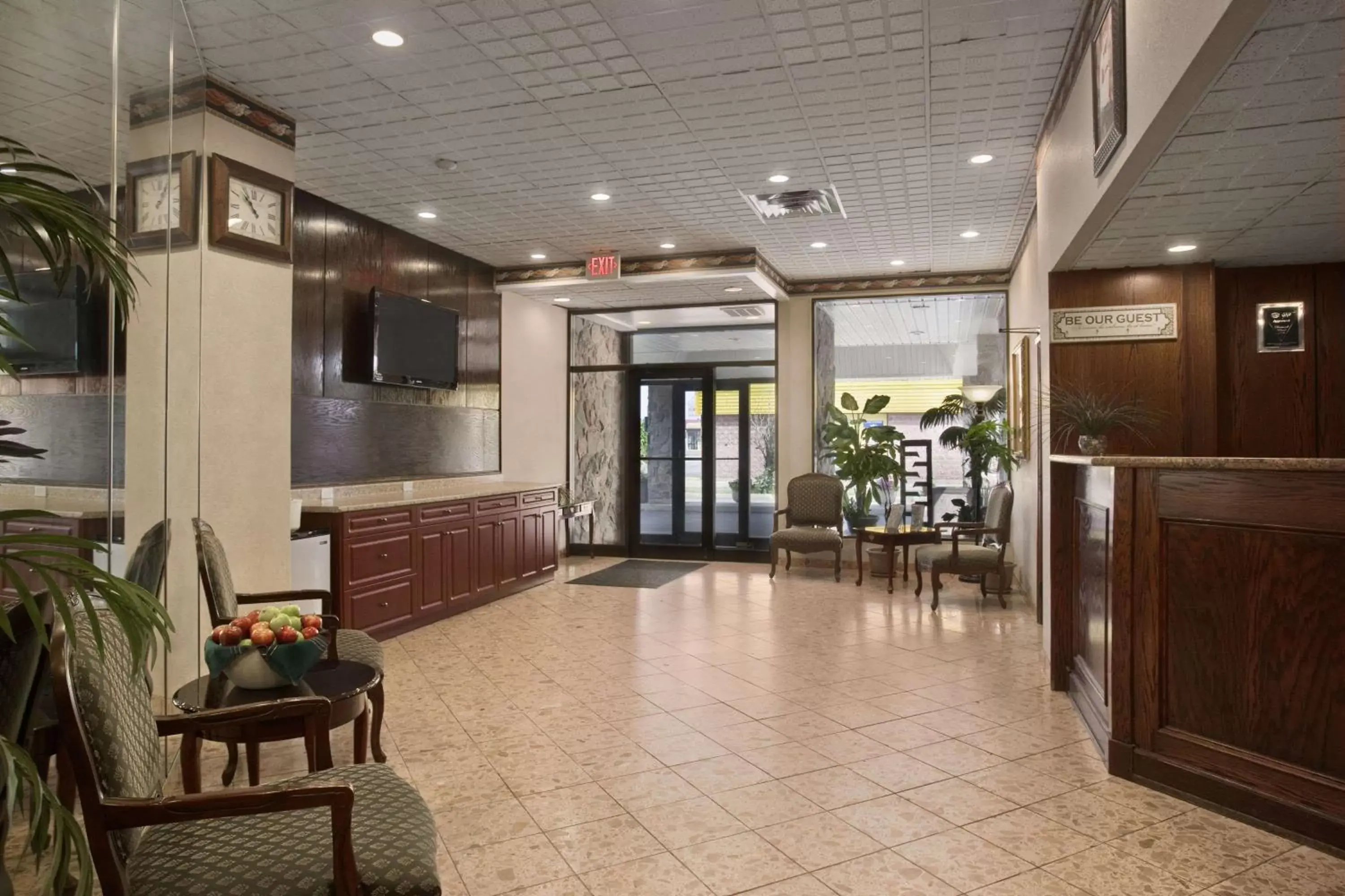 Lobby or reception, Lobby/Reception in Travelodge by Wyndham Cambridge - Waterloo