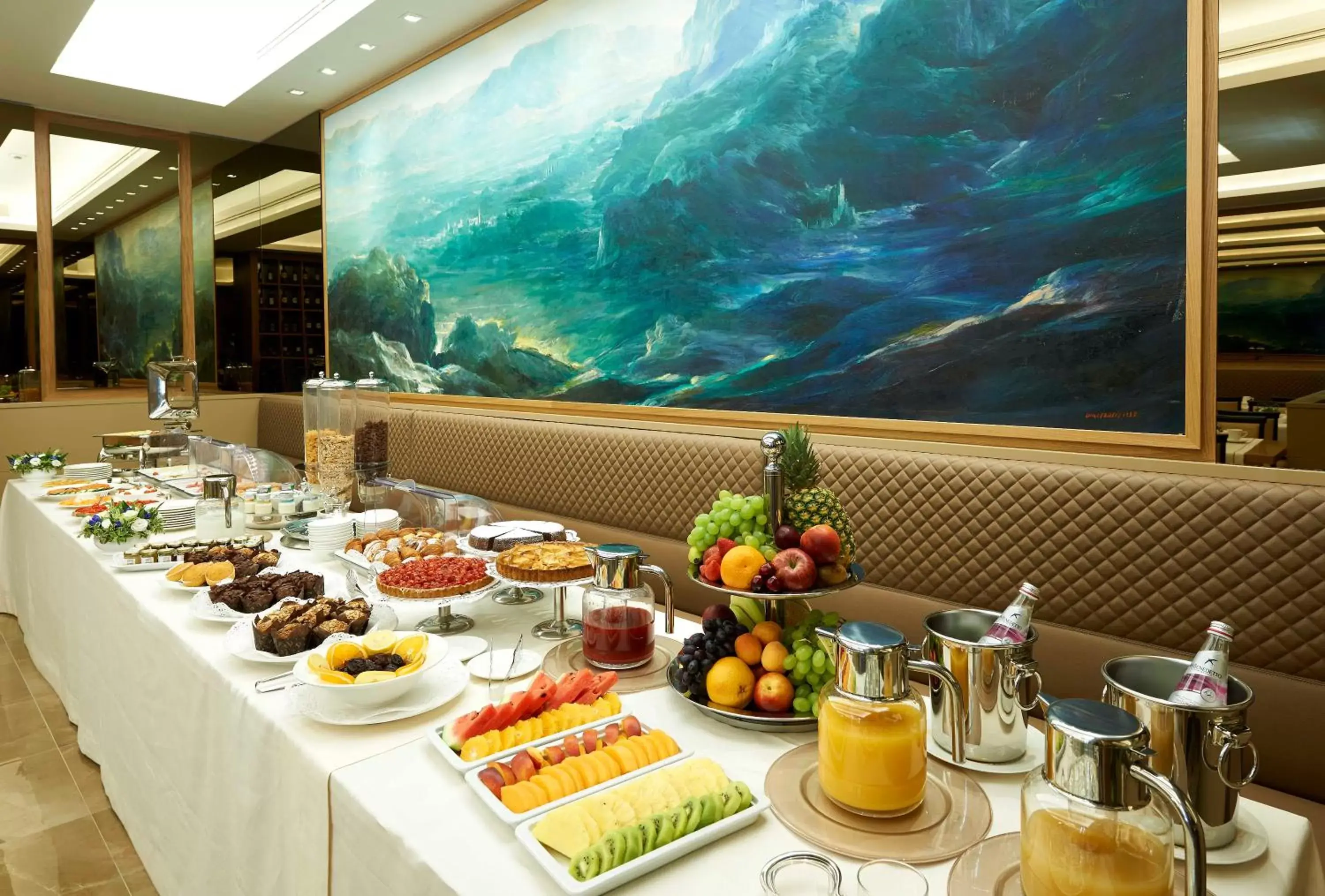 Continental breakfast in Harry's Bar Trevi Hotel & Restaurant