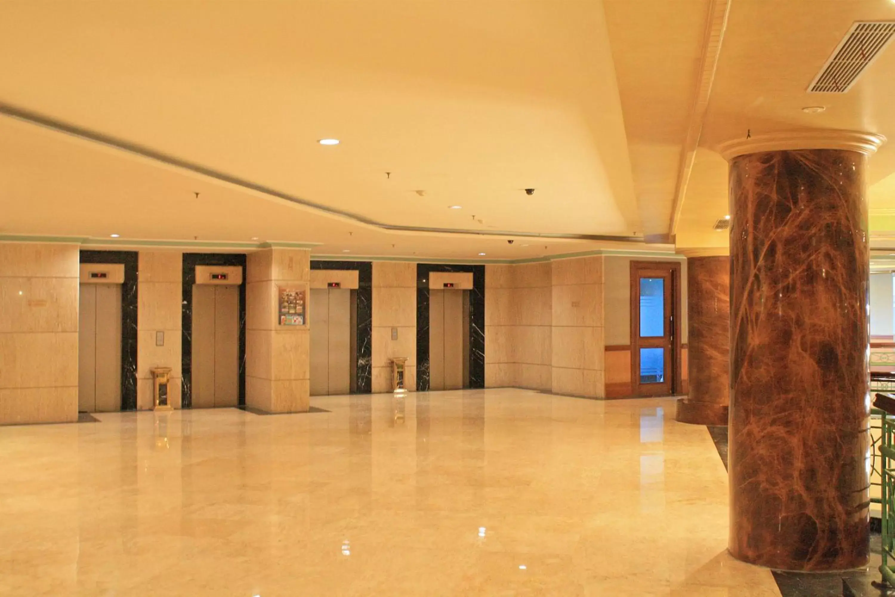 Lobby/Reception in Tunjungan Hotel
