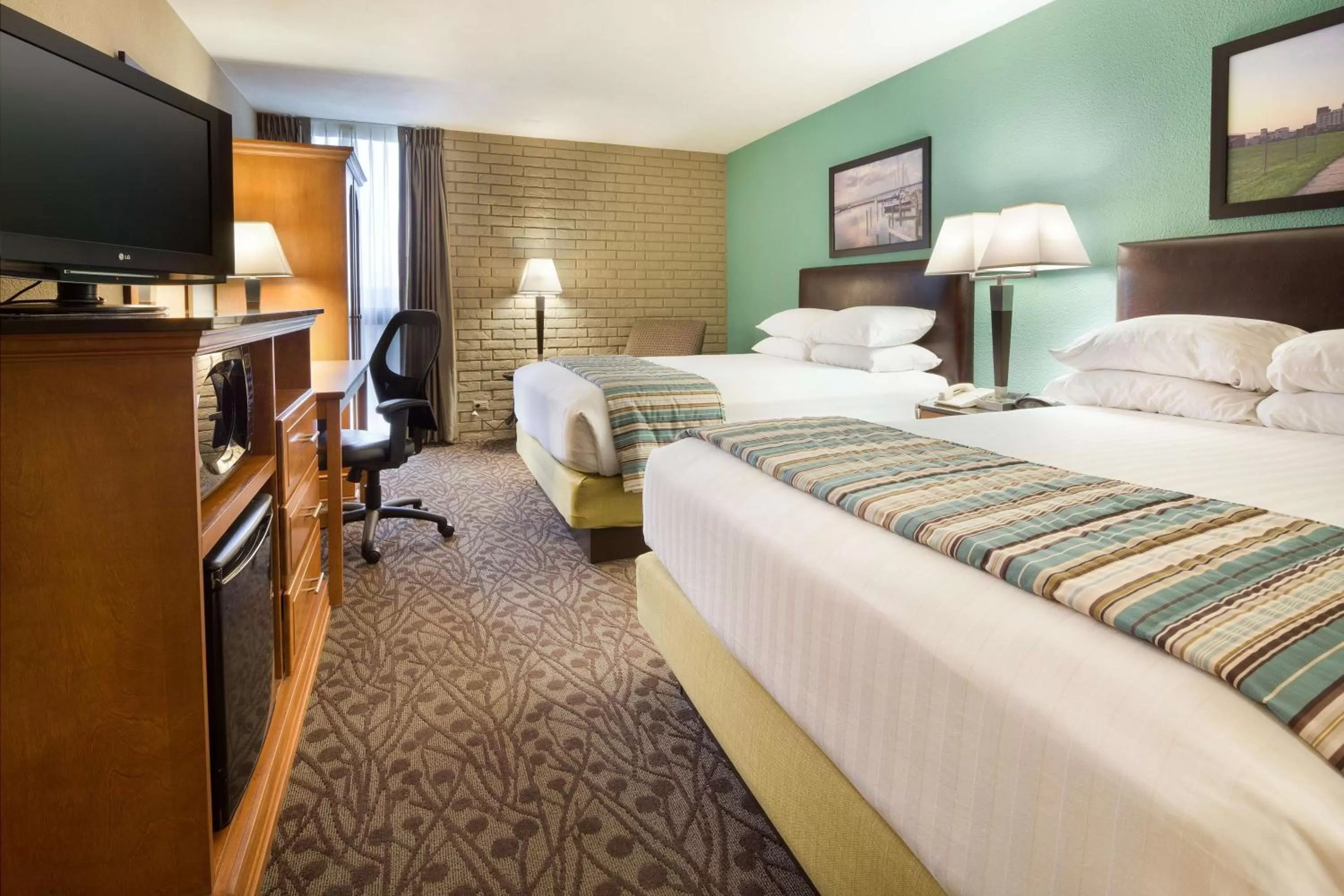 Photo of the whole room, Bed in Drury Inn - Mobile