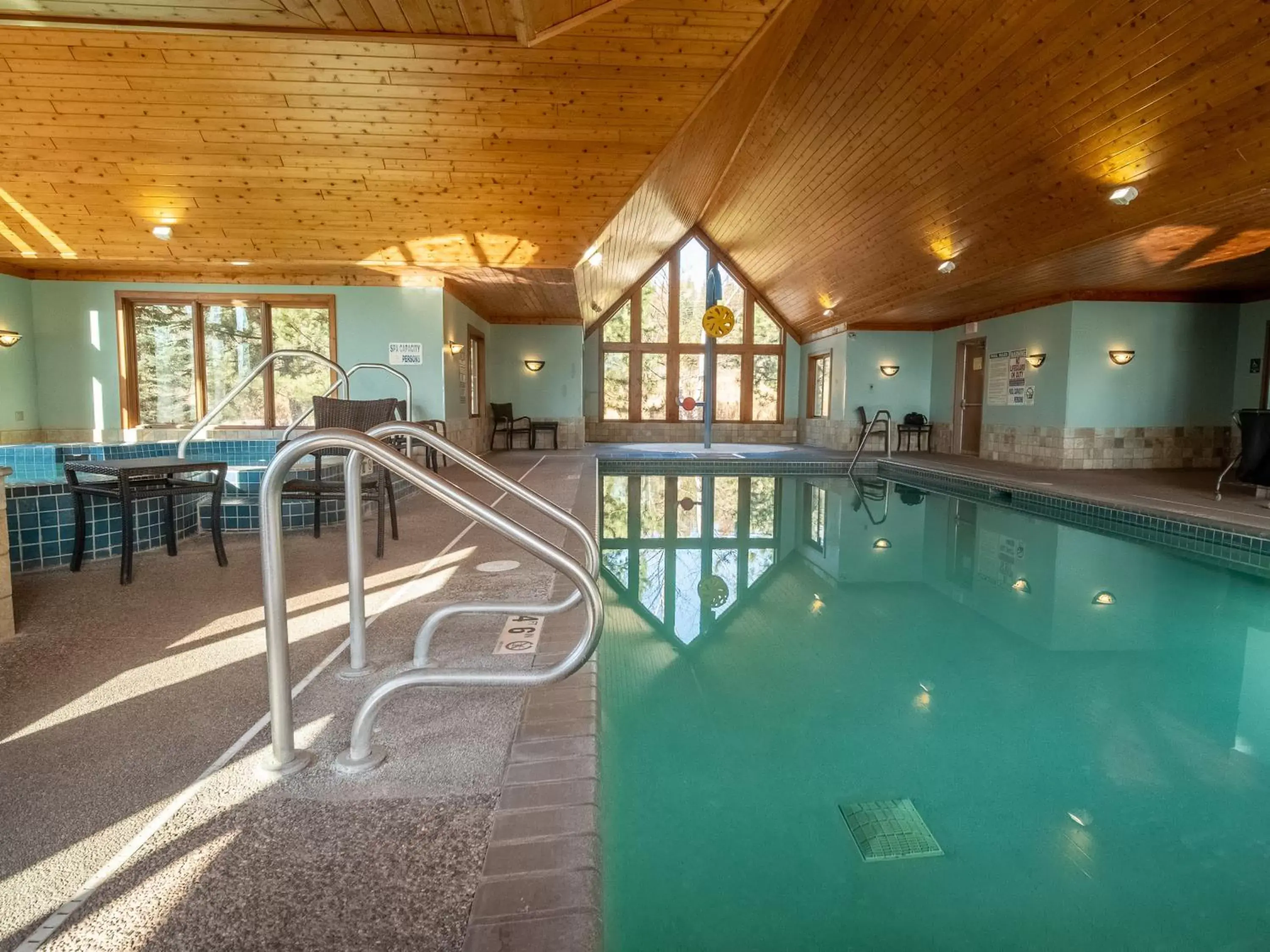 Hot Tub, Swimming Pool in Lutsen Sea Villas
