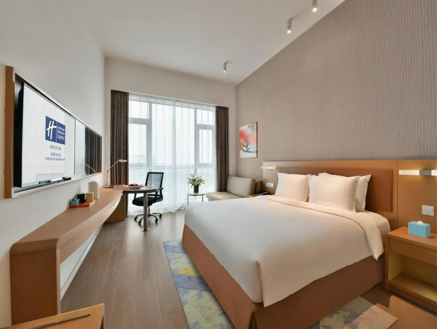 Standard King Room - High Floor in Holiday Inn Express Chengdu Huanhuaxi by IHG-Near Jinsha Site Musem,Near Wuhou Temple Museum,Welcome drinks,Free gym,Free self-service laundry Standard King Room - High Floor in Holiday Inn Express Chengdu Huanhuaxi by IHG-Near Jinsha Site Musem,Near Wuhou Temple Museum,Welcome drinks,Free gym,Free self-service laundry