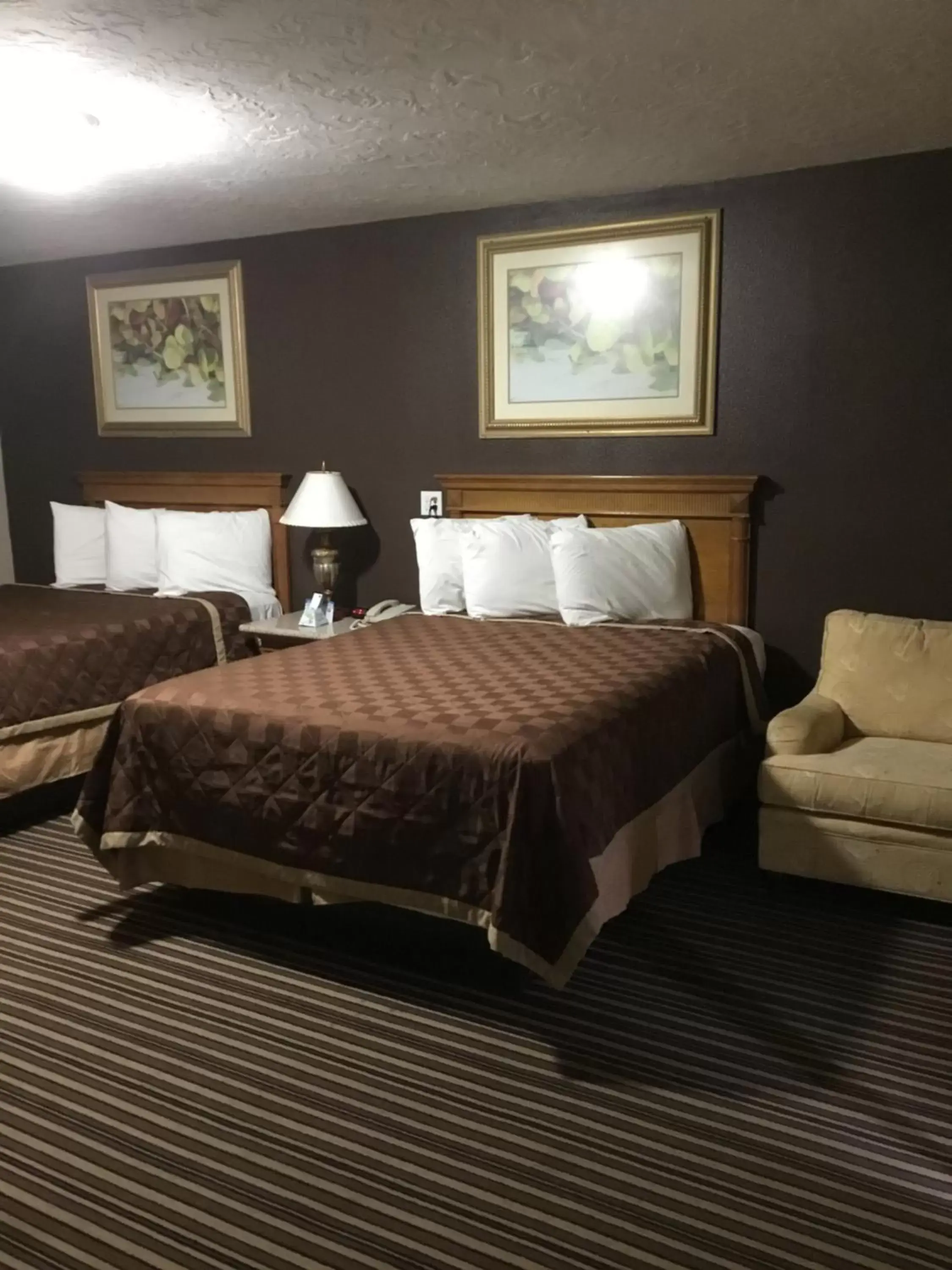 Bed in Executive Inn Snyder