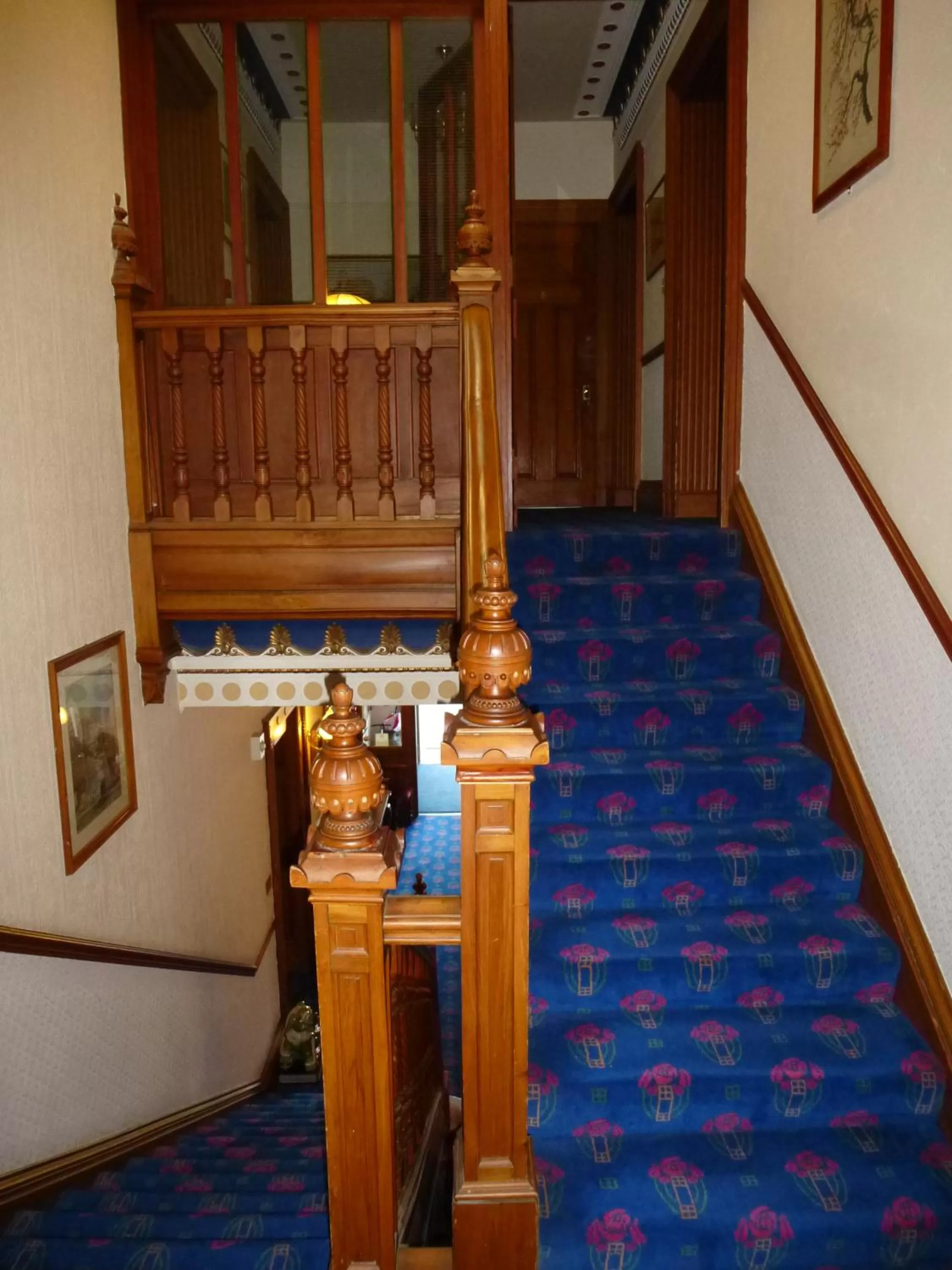 Lobby or reception in Somerton House Hotel