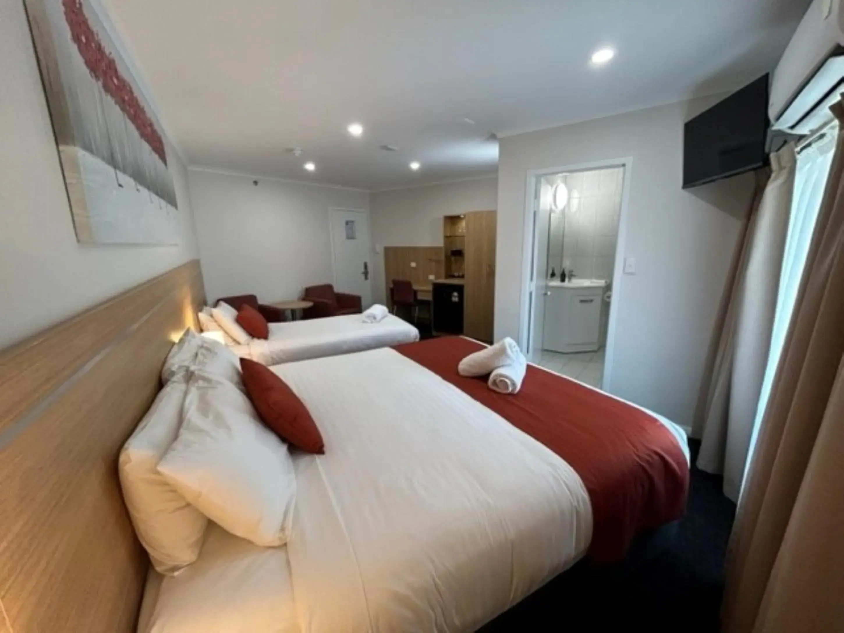 Superior Twin Room in Adelaide Royal Coach