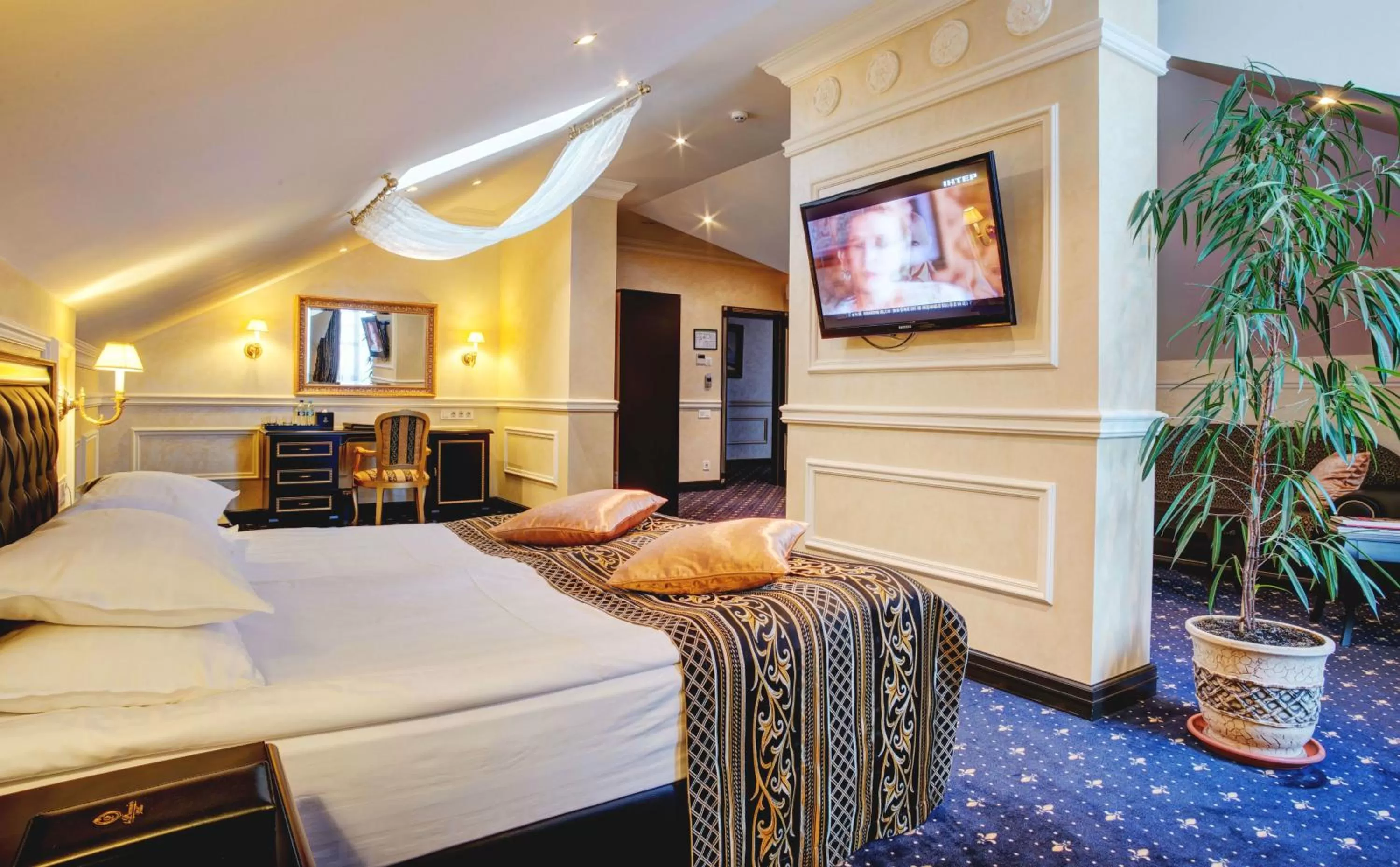 Decorative detail, Bed in Villa Le Premier - Maestro