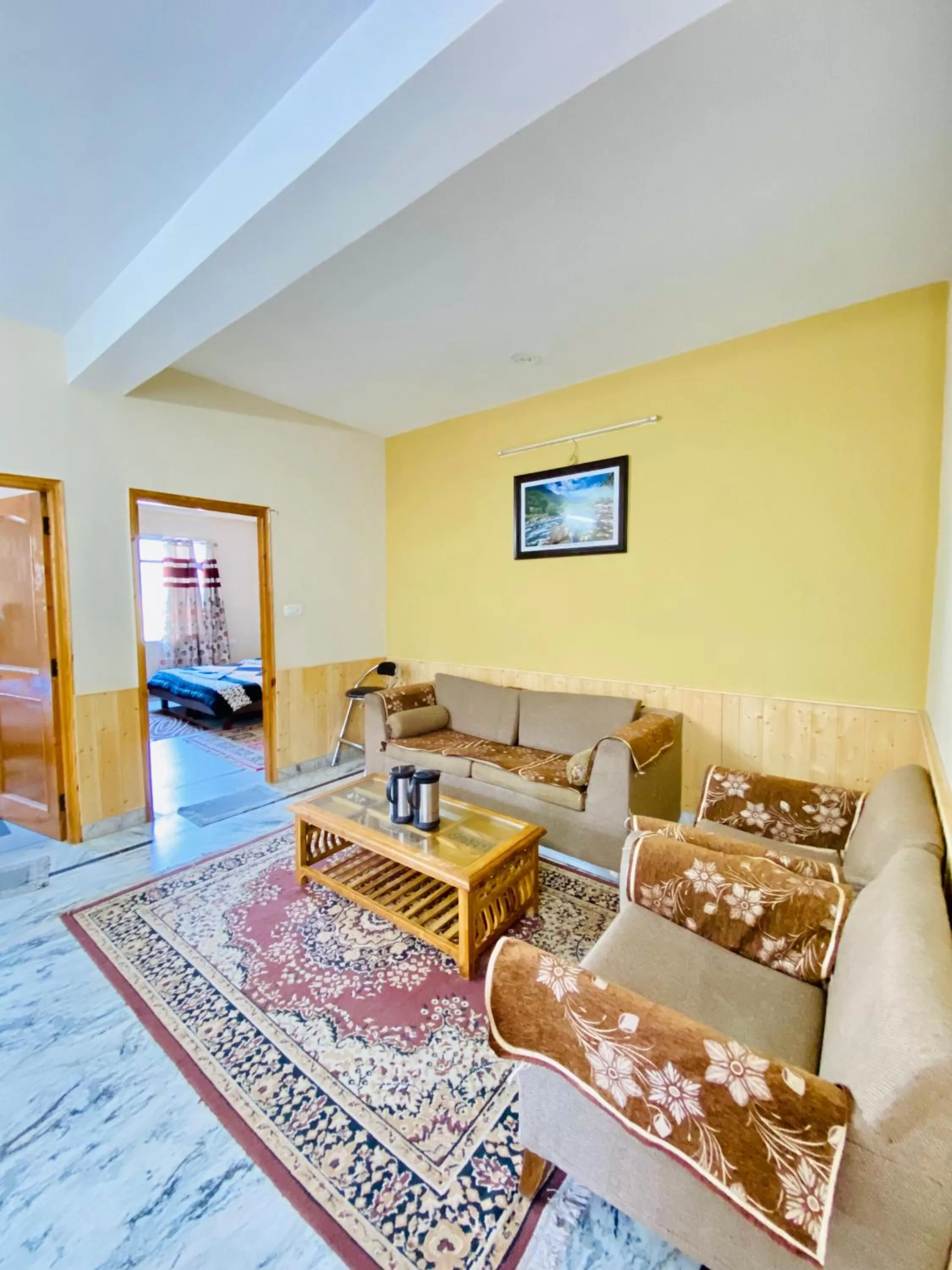 Living room, Seating Area in Sai Cottage Shimla