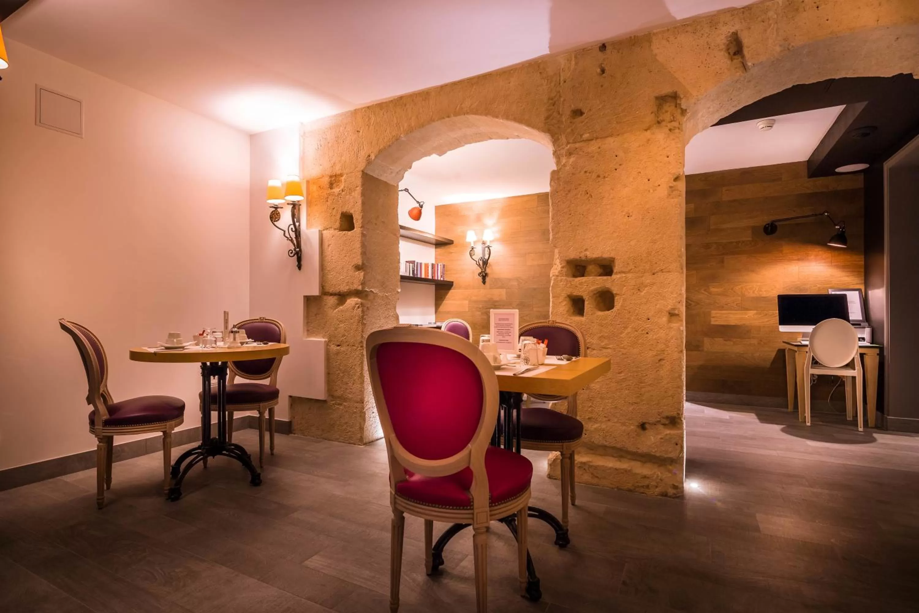 Restaurant/places to eat in Hotel Marais Grands Boulevards