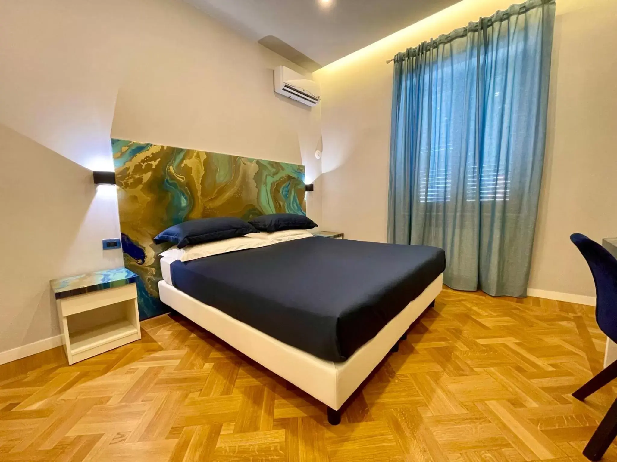 Bed in Tribus Boutique Hotel