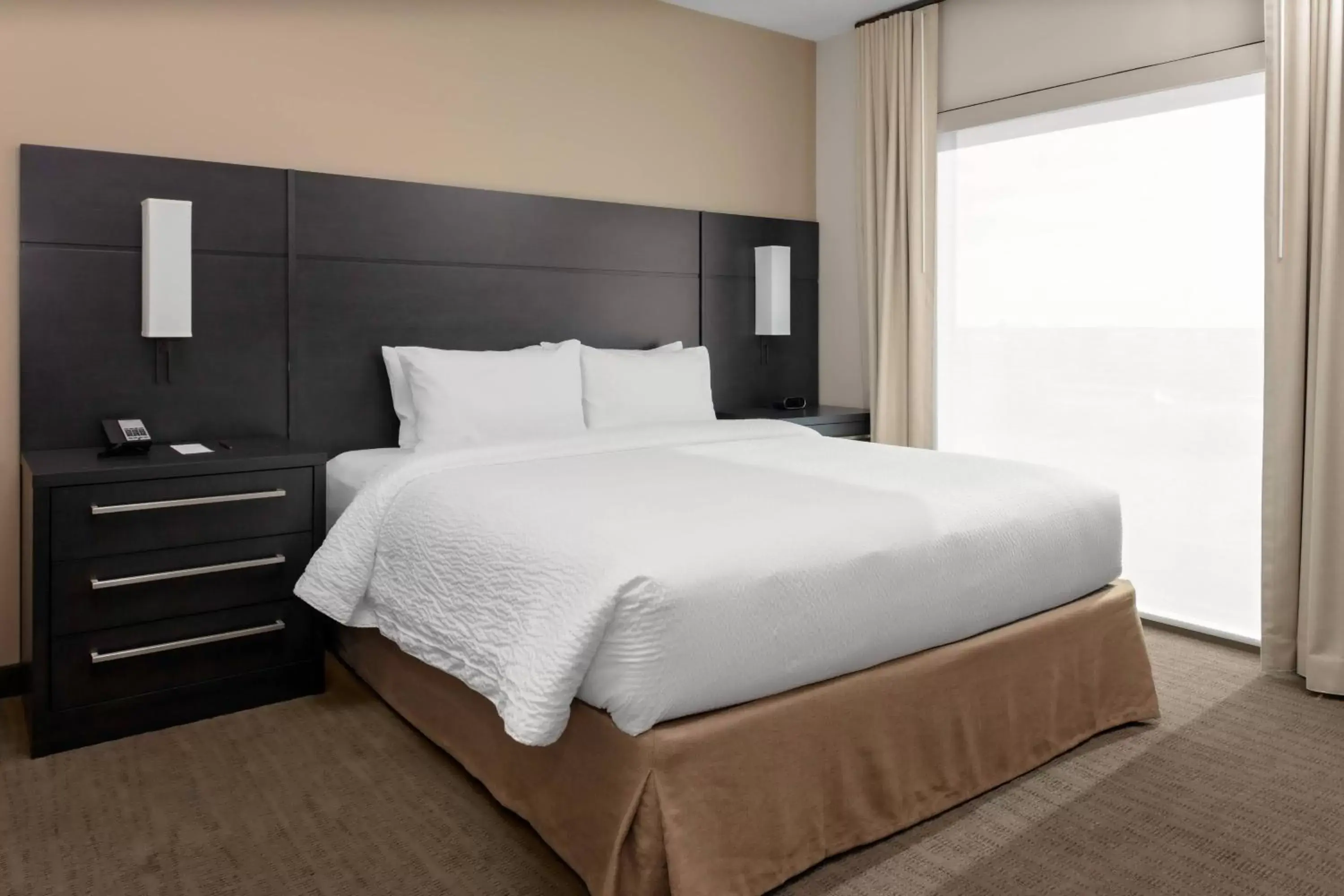 Photo of the whole room, Bed in Residence Inn by Marriott Phoenix Mesa East