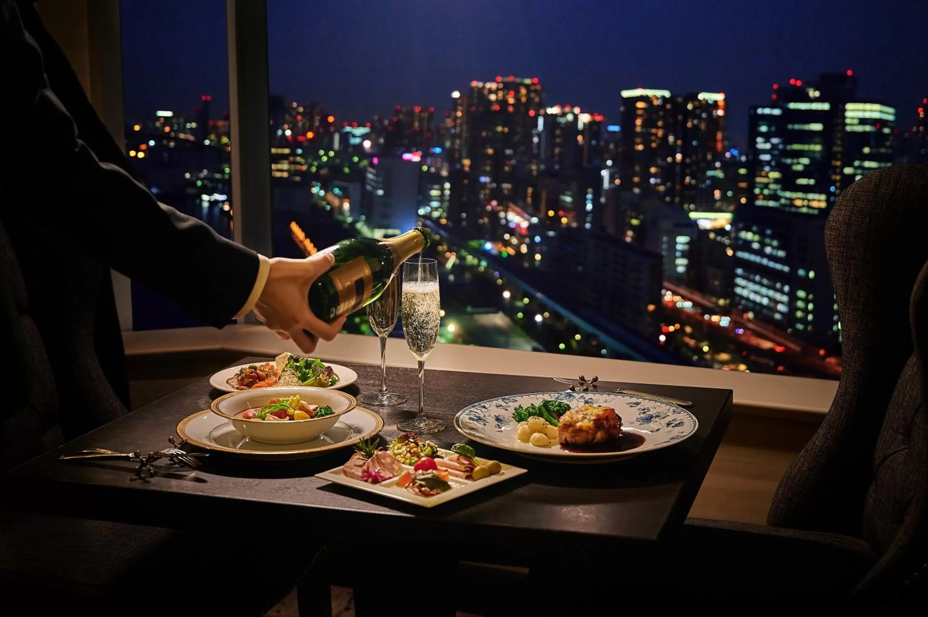 Lounge or bar in InterContinental Tokyo Bay
