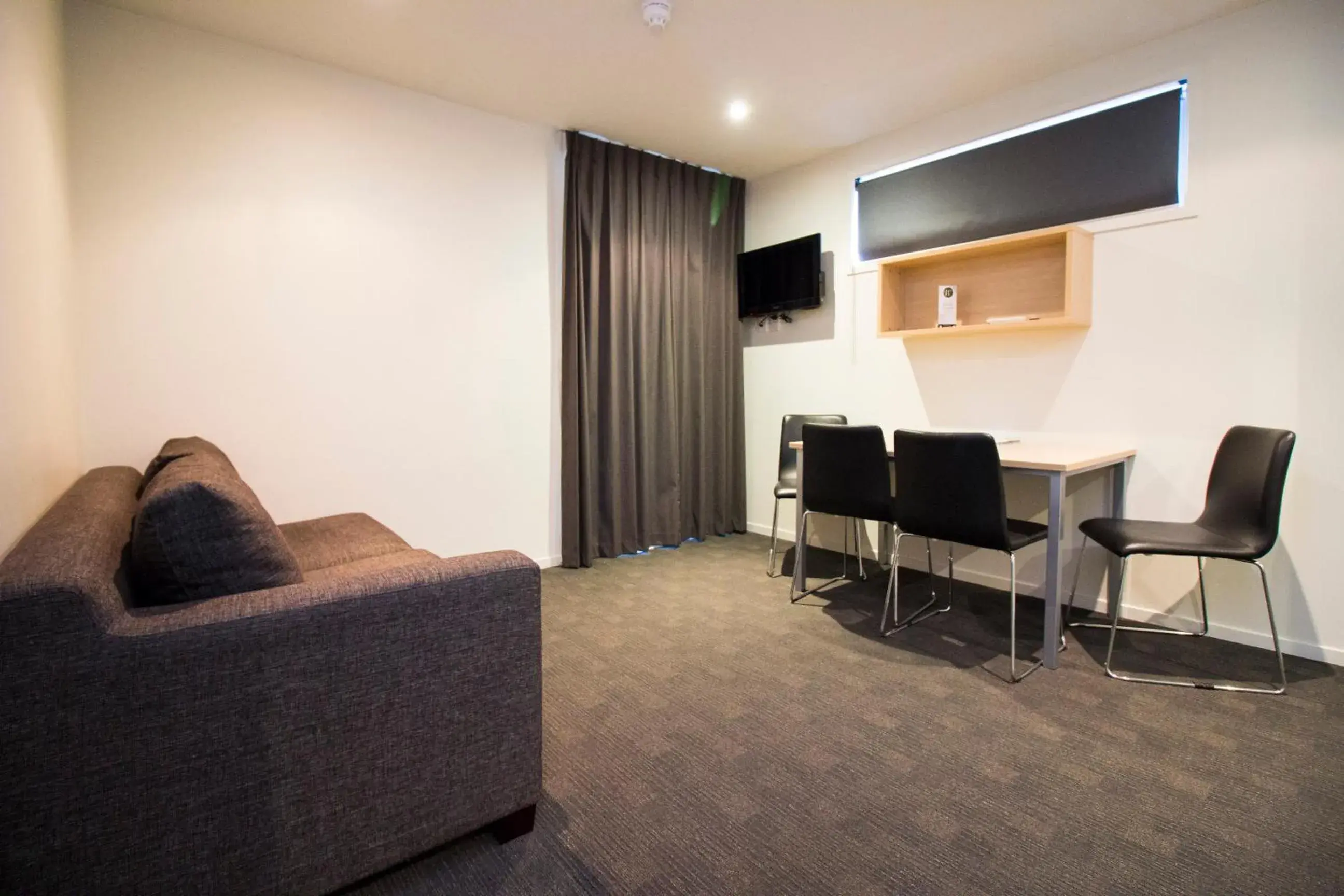 Bed, Seating Area in Tetra Serviced Apartments by Castle