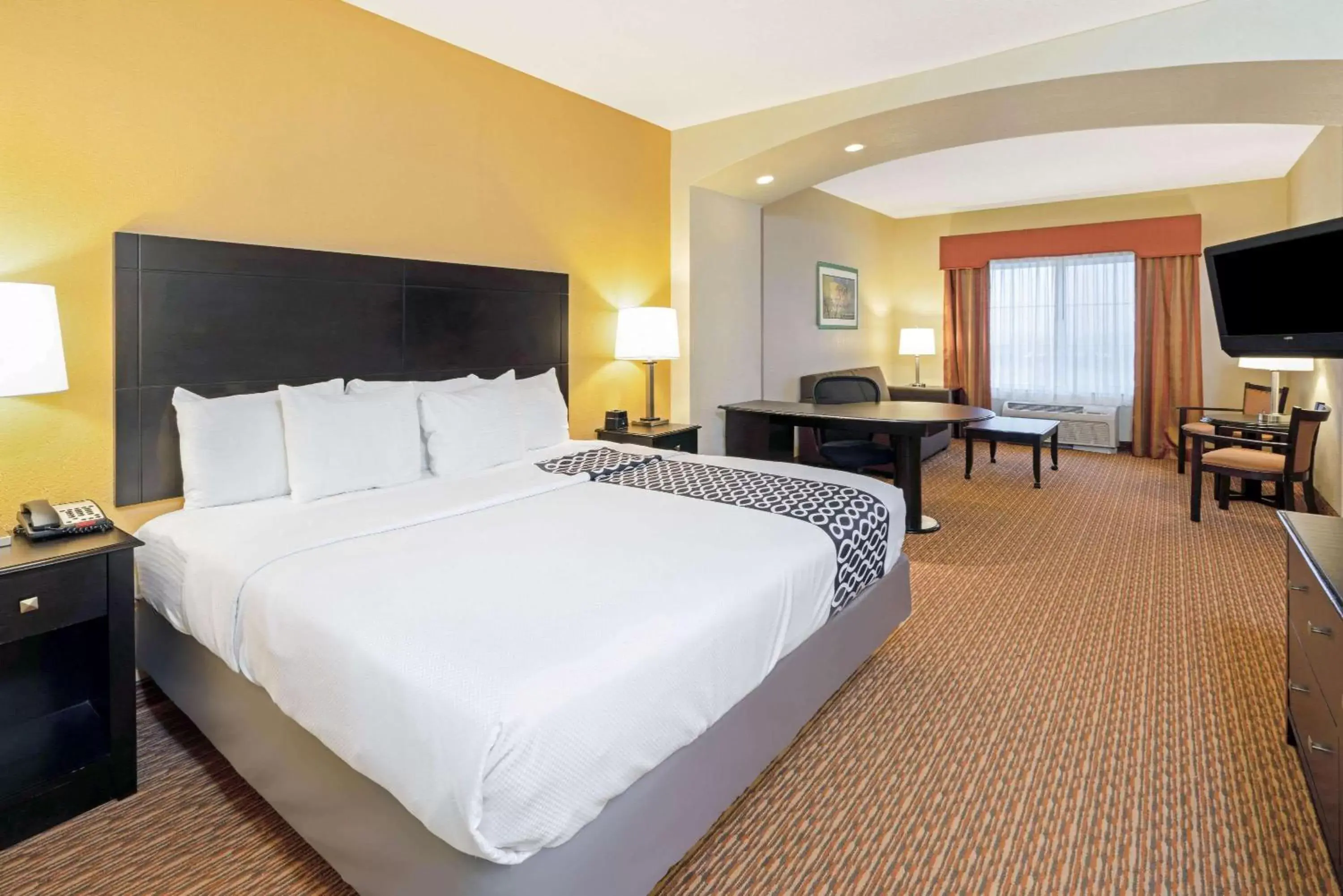 Photo of the whole room, Bed in La Quinta by Wyndham Stillwater -University Area Photo of the whole room, Bed in La Quinta by Wyndham Stillwater -University Area