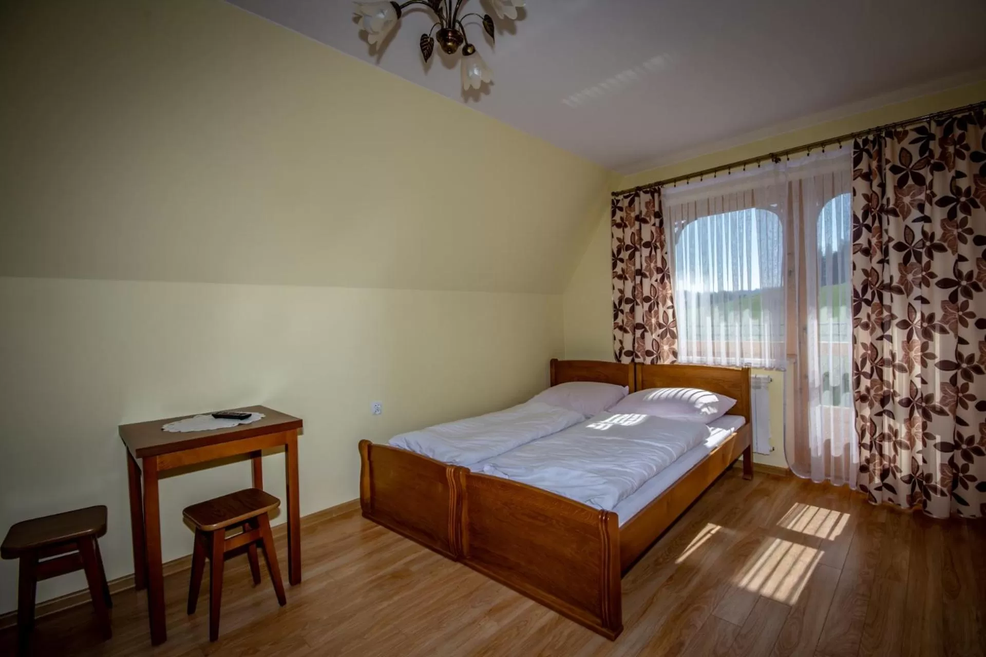 Photo of the whole room, Bed in Podhalanski Dworek z Jacuzzi