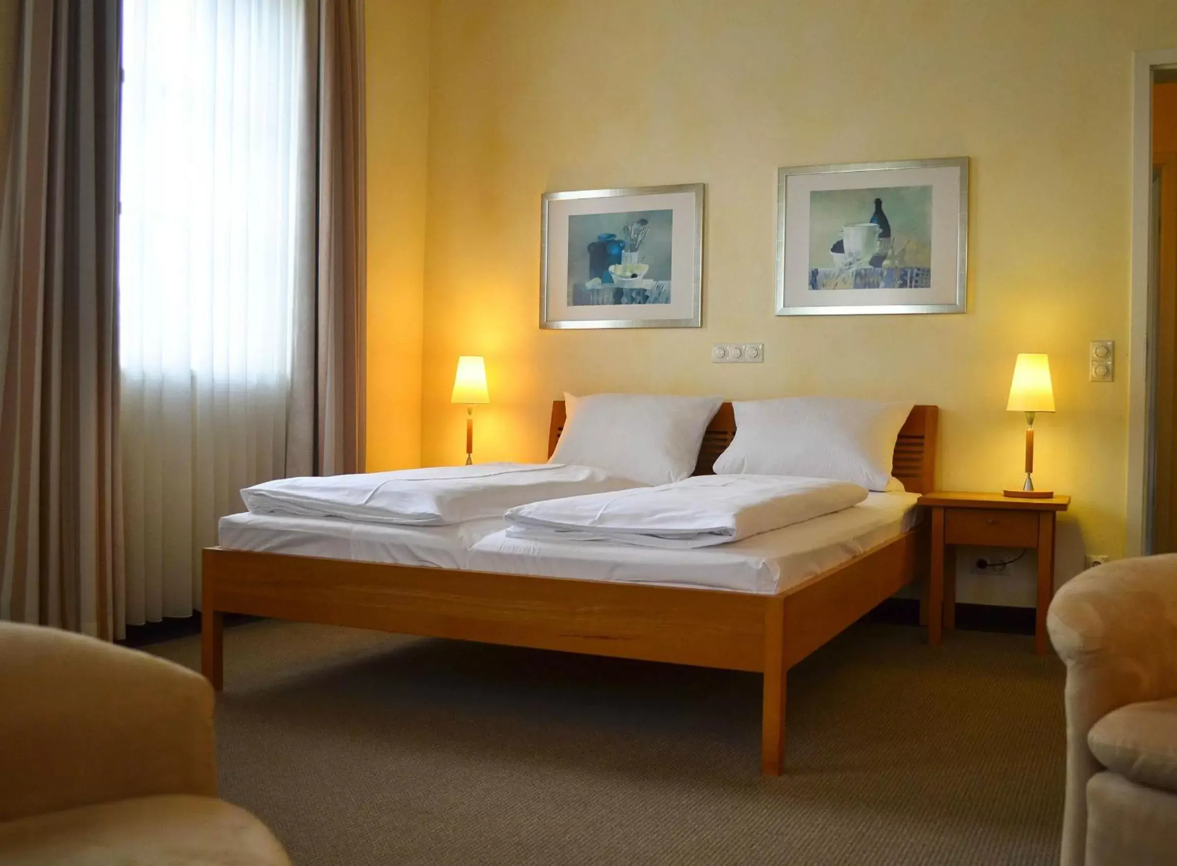 Photo of the whole room, Bed in Staffelsteiner Hof