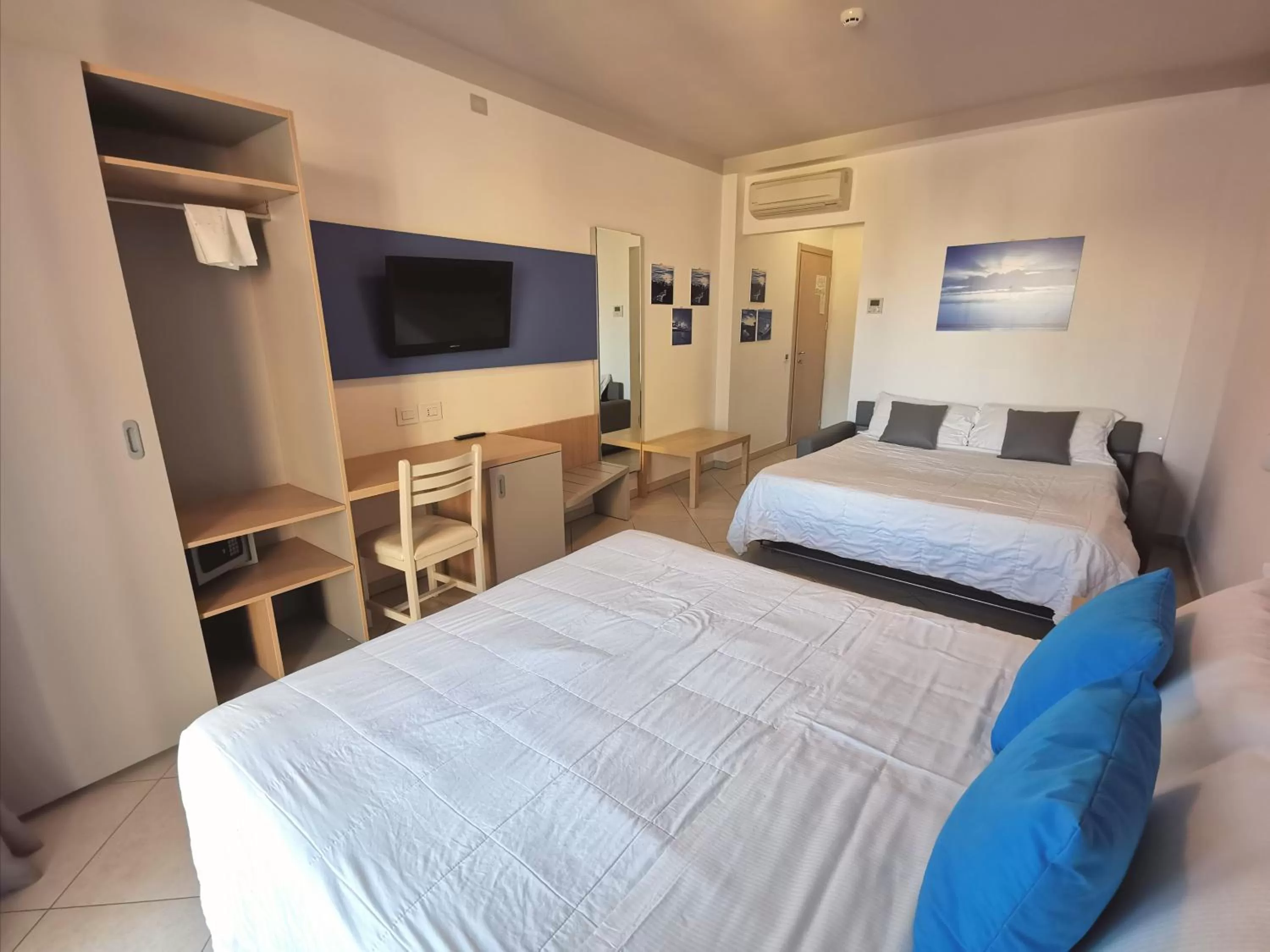 Photo of the whole room, Bed in Hotel Oceanomare