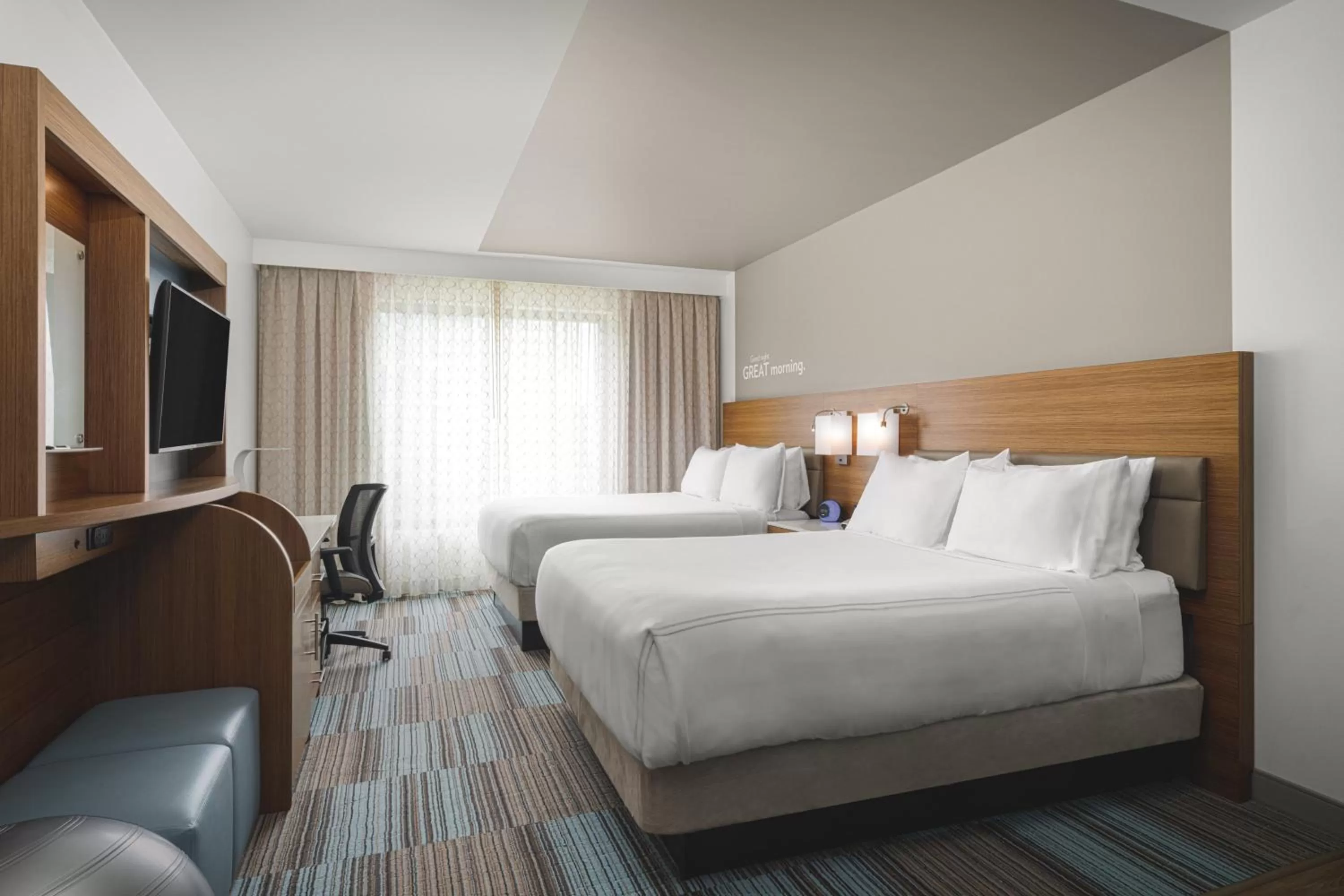 Photo of the whole room, Bed in EVEN Hotel Seattle Downtown - Lake Union by IHG
