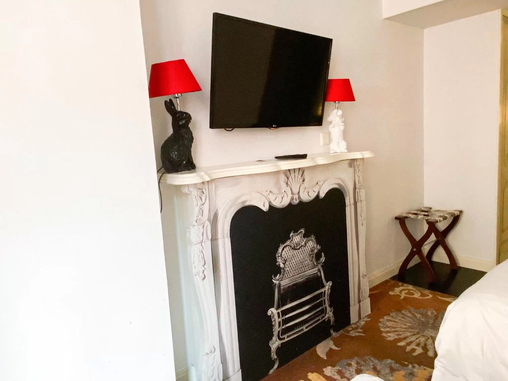 TV and multimedia, Bed in The Luxe Manor